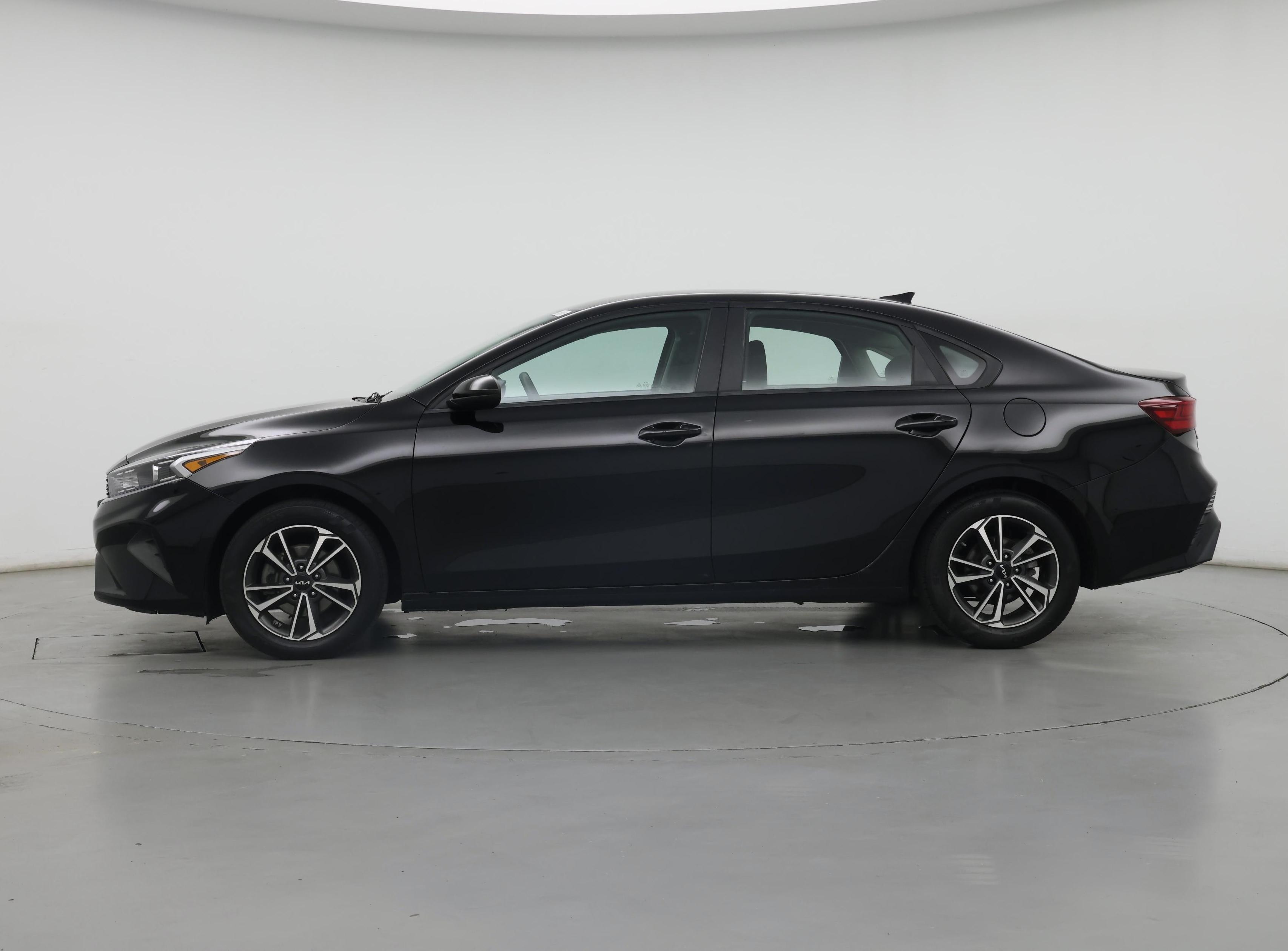 Thumbnail: 2023 Kia Forte - 3