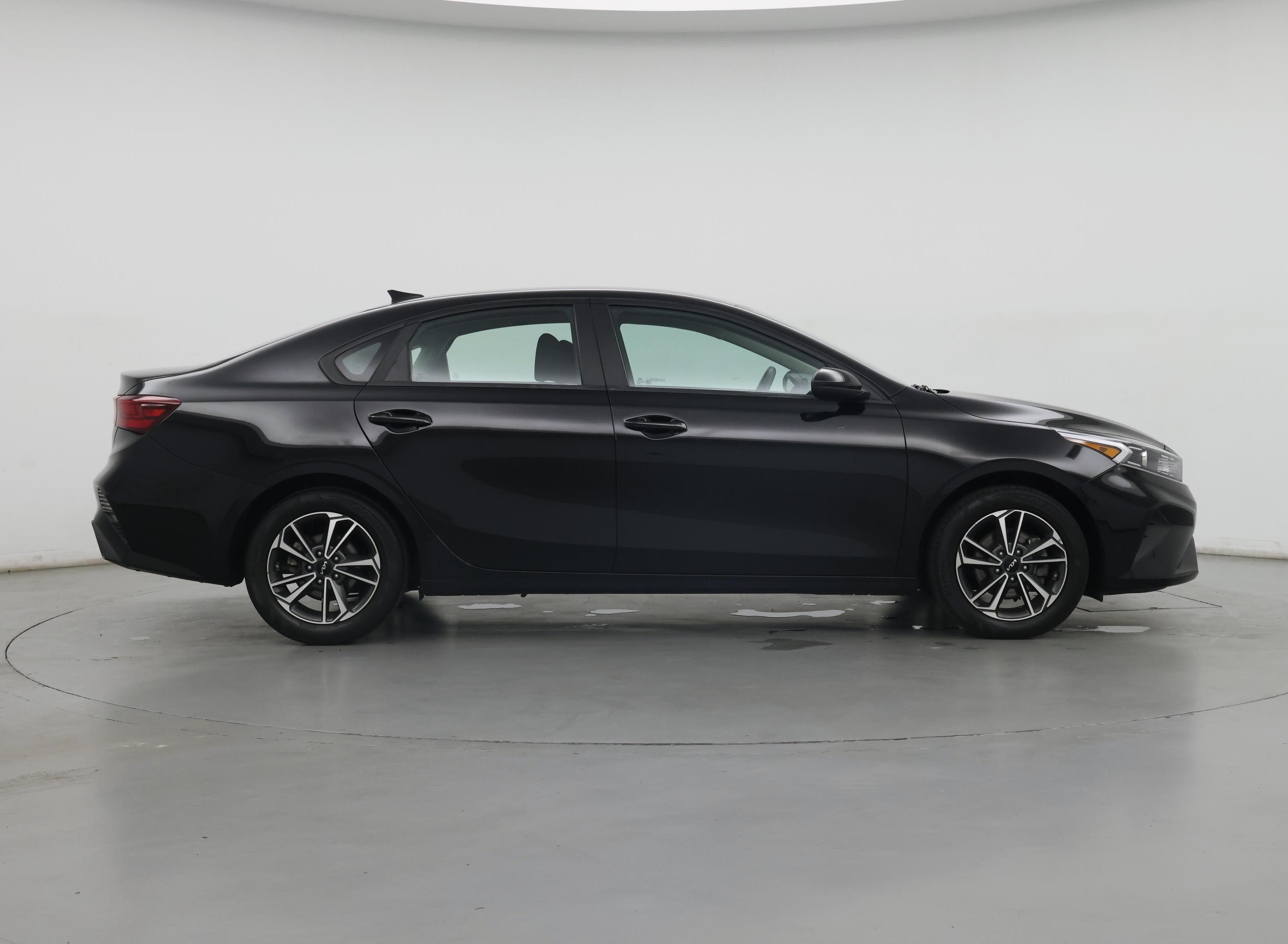 Thumbnail: 2023 Kia Forte - 7