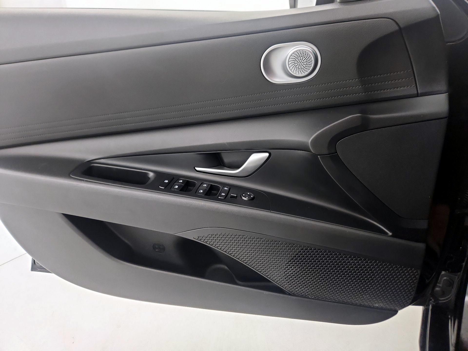 Thumbnail: 2023 Hyundai Elantra - 12