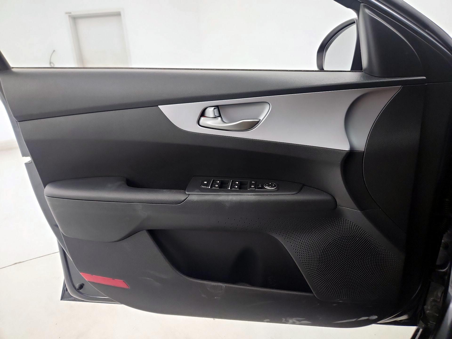 Thumbnail: 2022 Kia Forte - 12