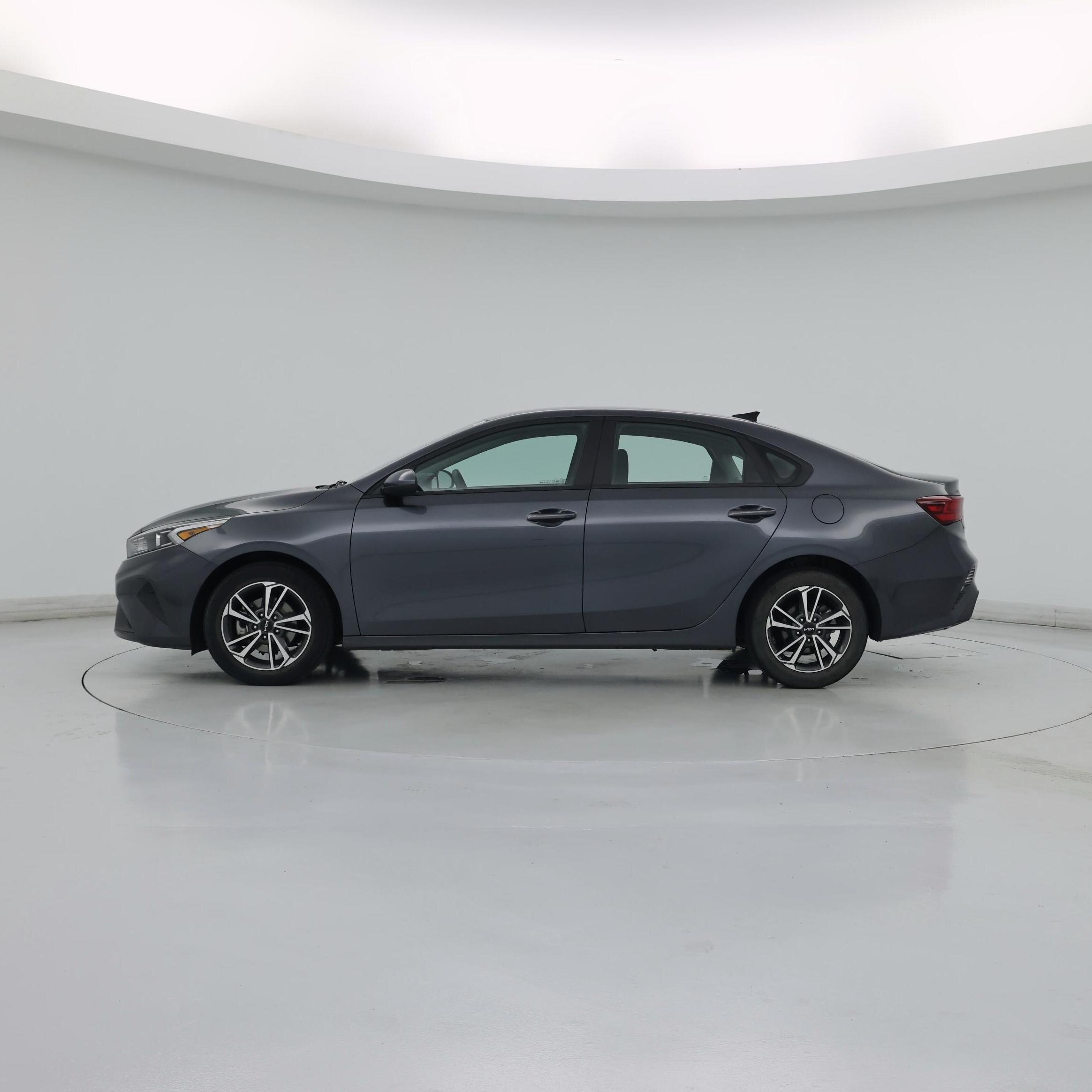Thumbnail: 2022 Kia Forte - 3