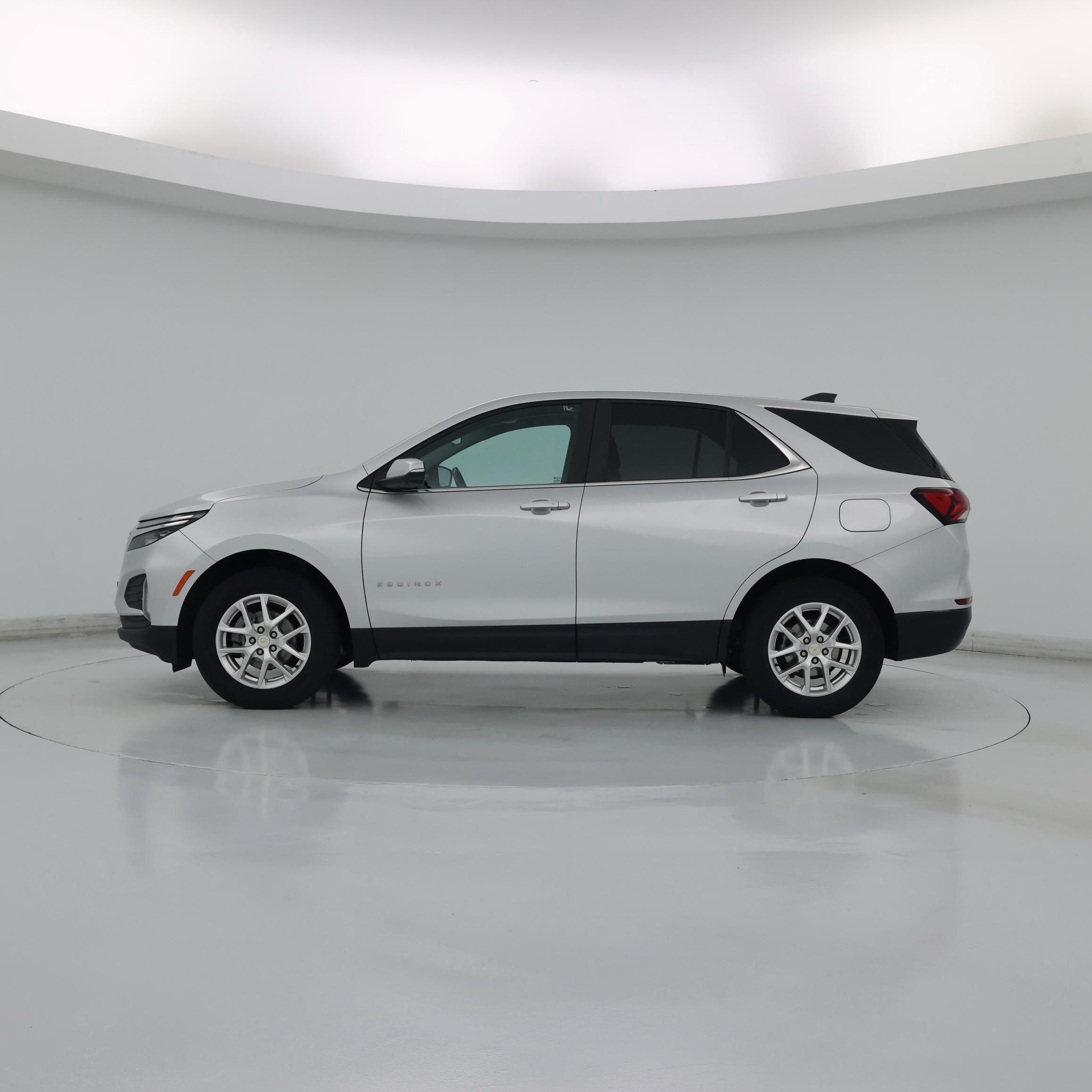 Thumbnail: 2022 Chevrolet Equinox - 3