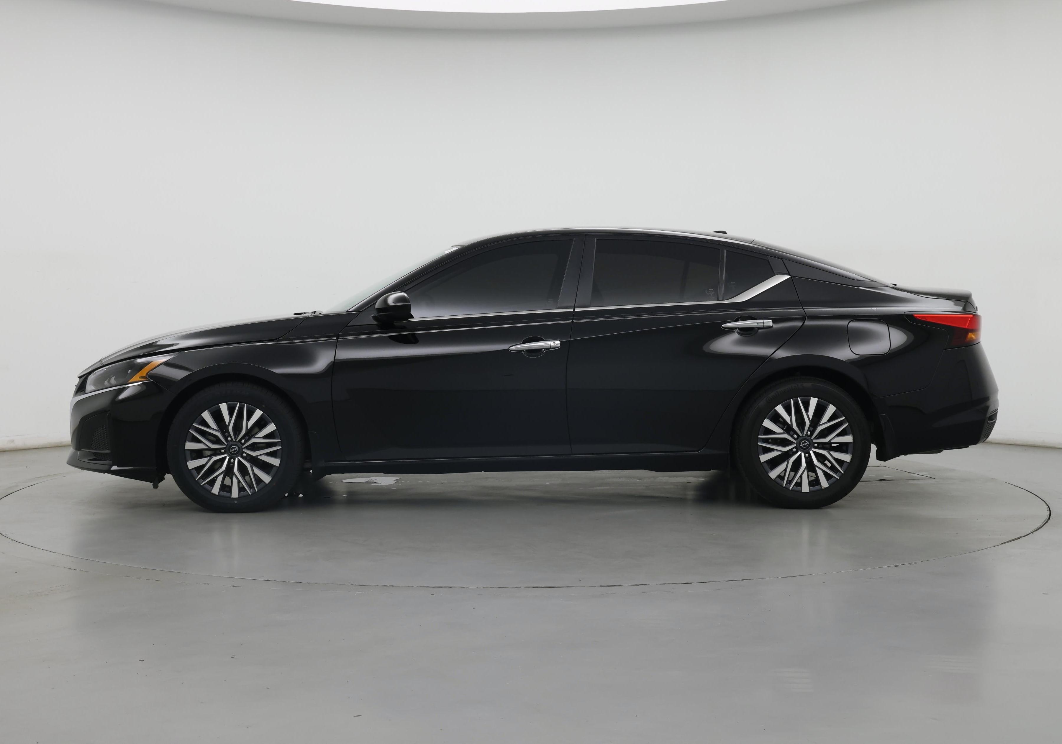 Thumbnail: 2023 Nissan Altima - 3