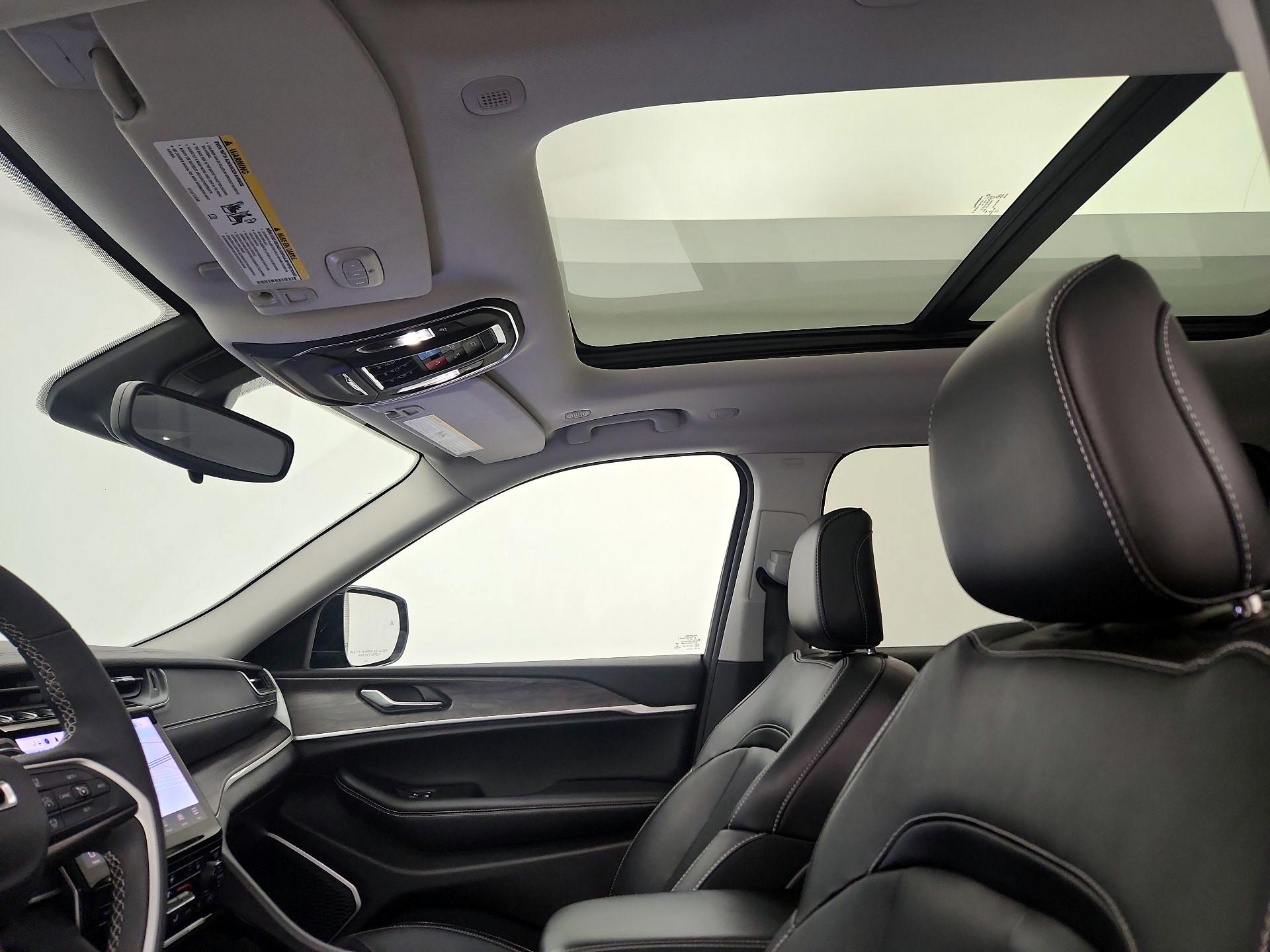 Thumbnail: 2022 Jeep Grand Cherokee L - 20