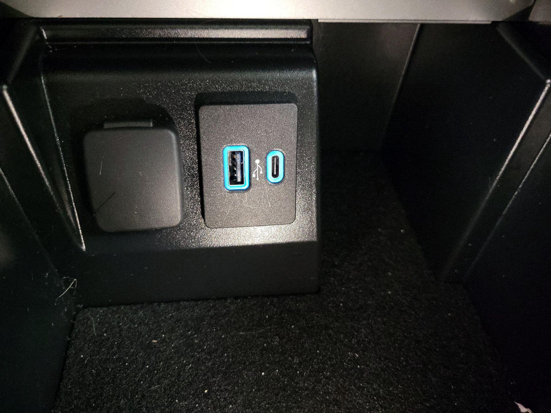 Thumbnail: 2022 Ford Explorer - 19