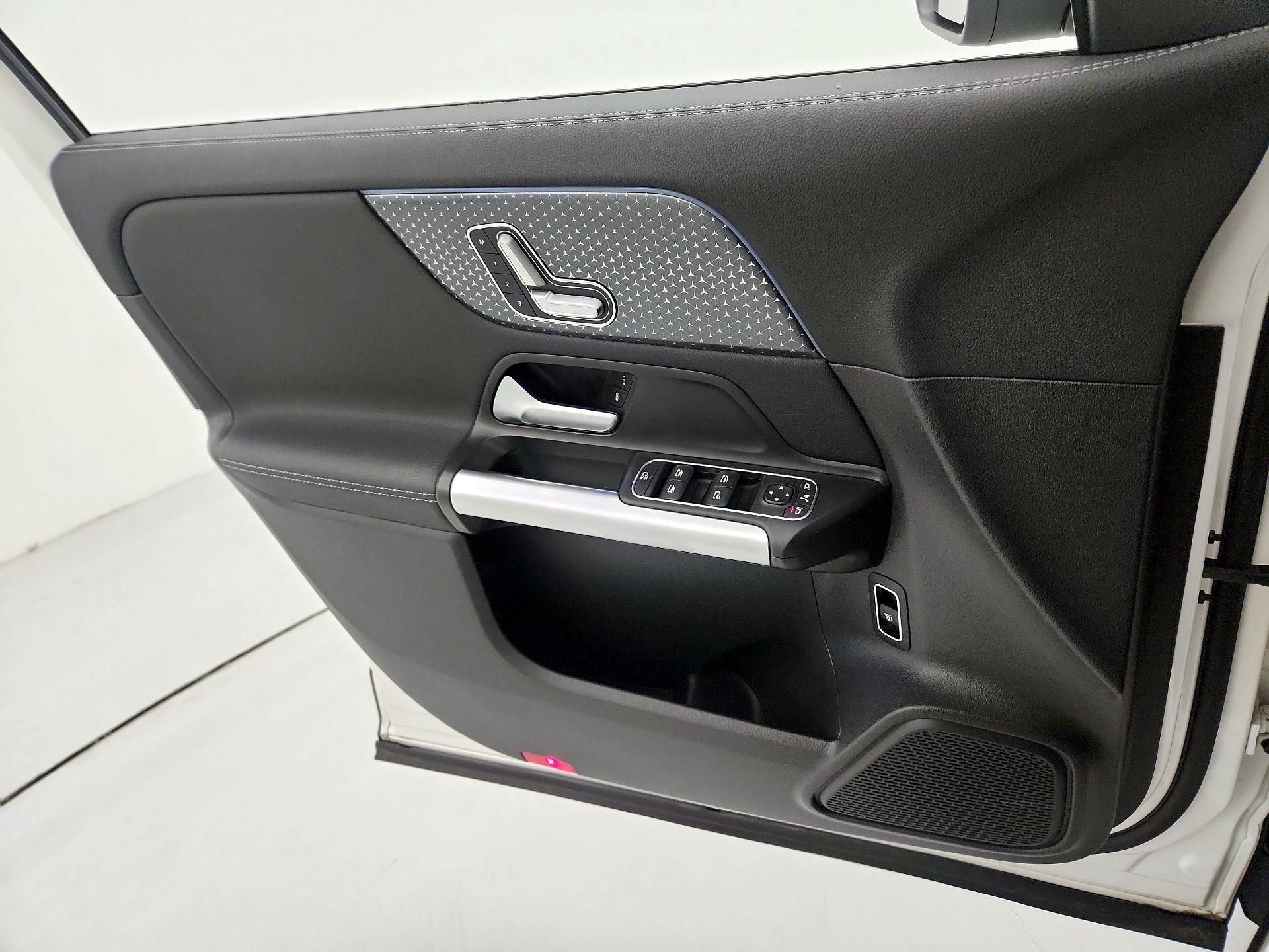 Thumbnail: 2025 Mercedes-Benz GLA - 12