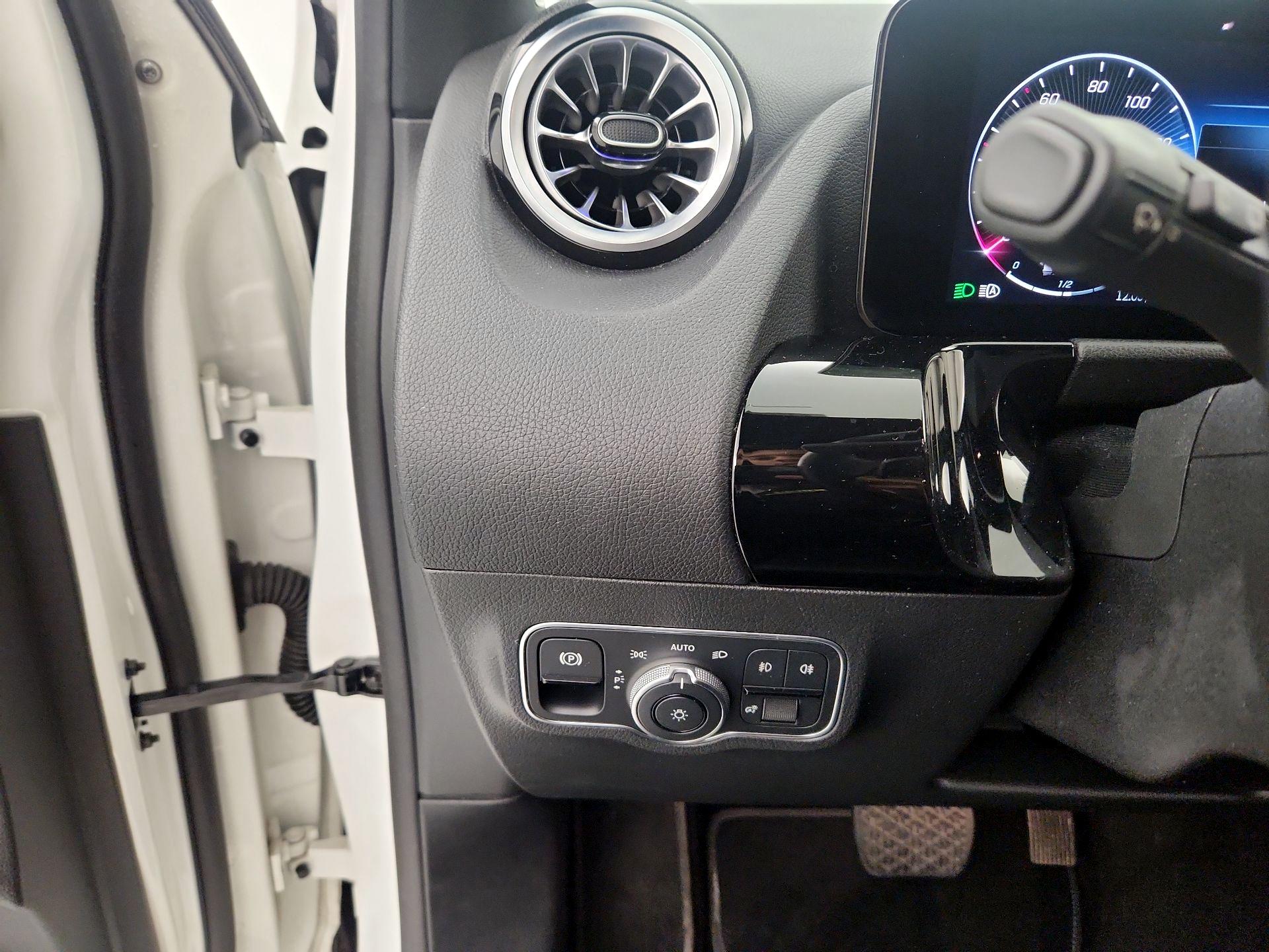 Thumbnail: 2025 Mercedes-Benz GLA - 13