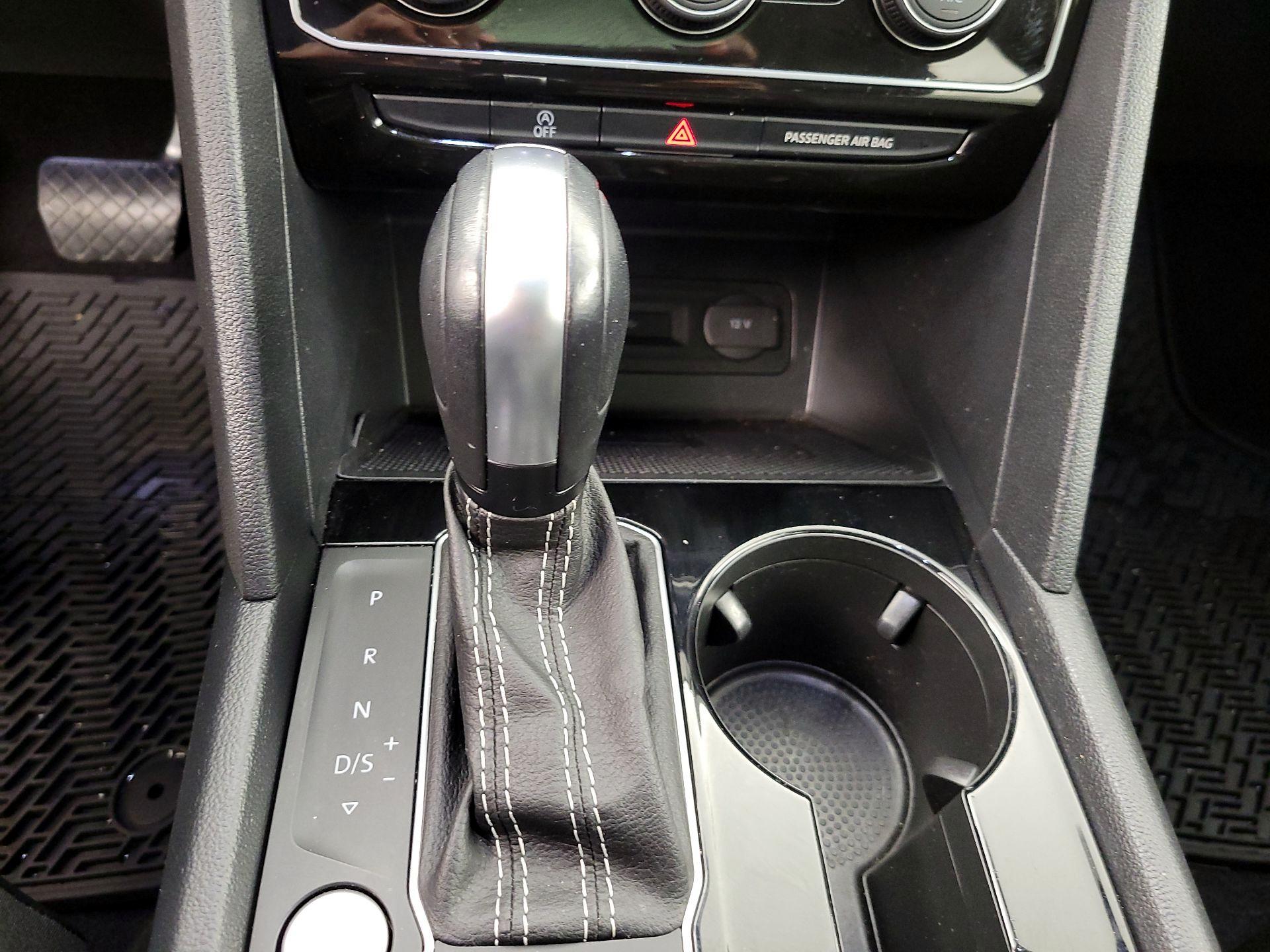 Thumbnail: 2022 Volkswagen Atlas - 17