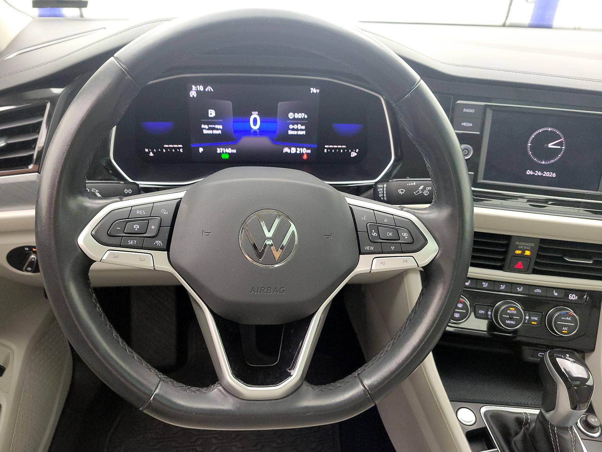Thumbnail: 2022 Volkswagen Jetta - 10