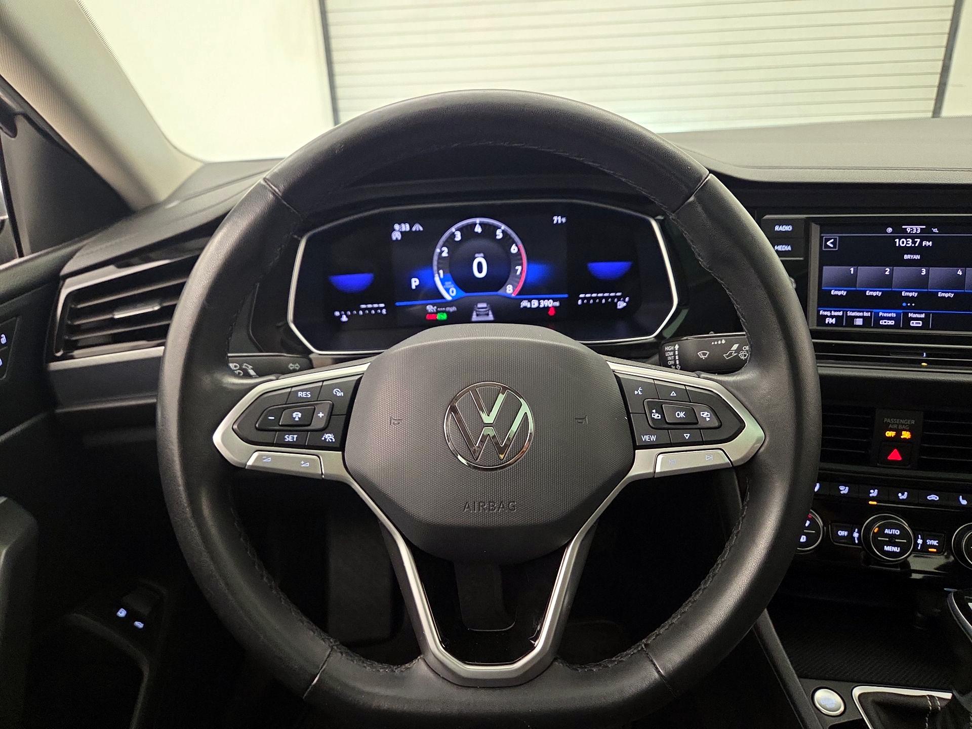 Thumbnail: 2024 Volkswagen Jetta - 10
