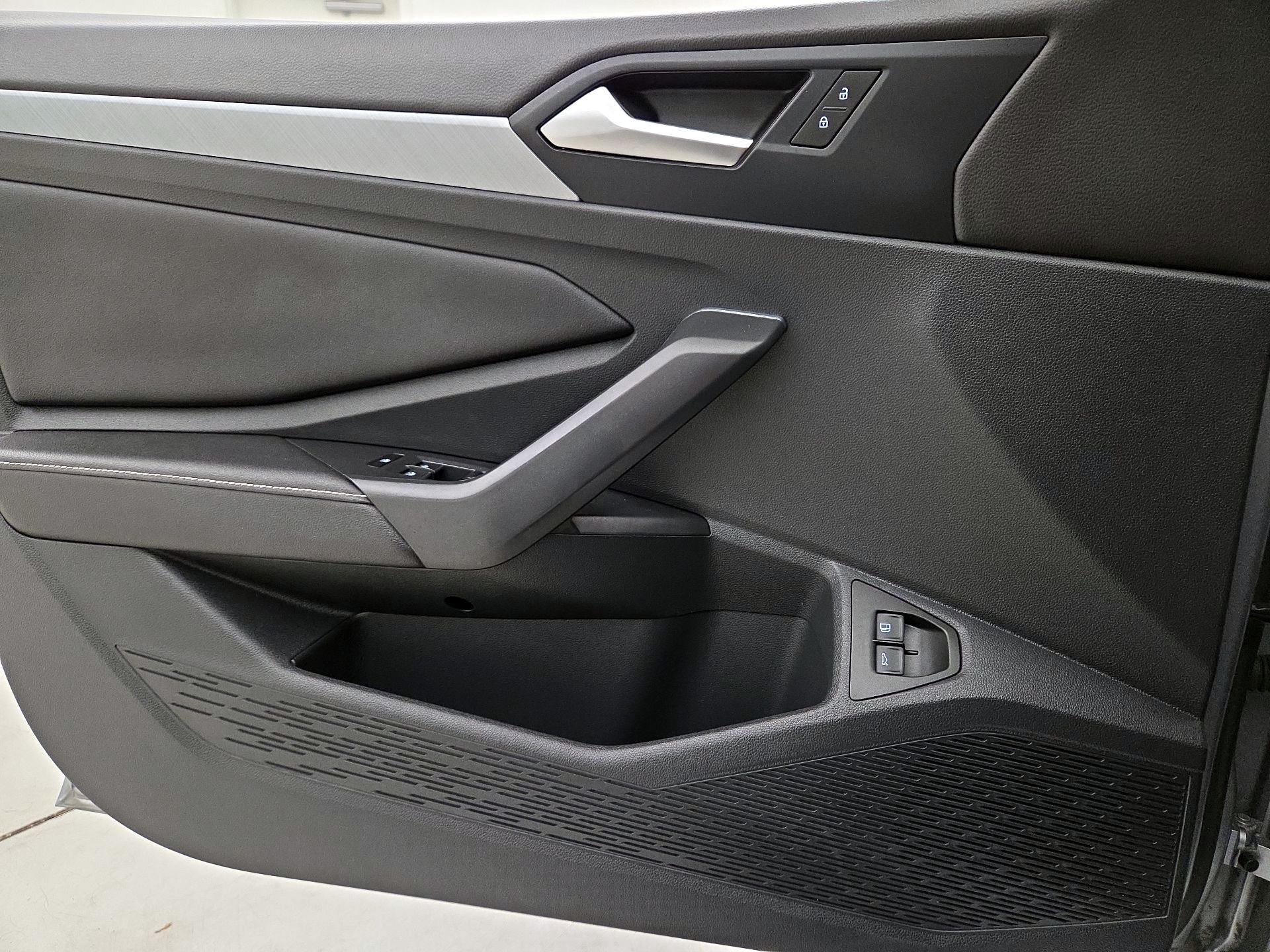 Thumbnail: 2024 Volkswagen Jetta - 12