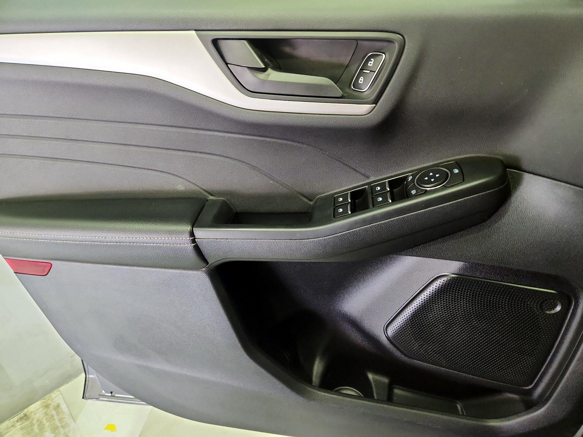 Thumbnail: 2022 Ford Escape - 12