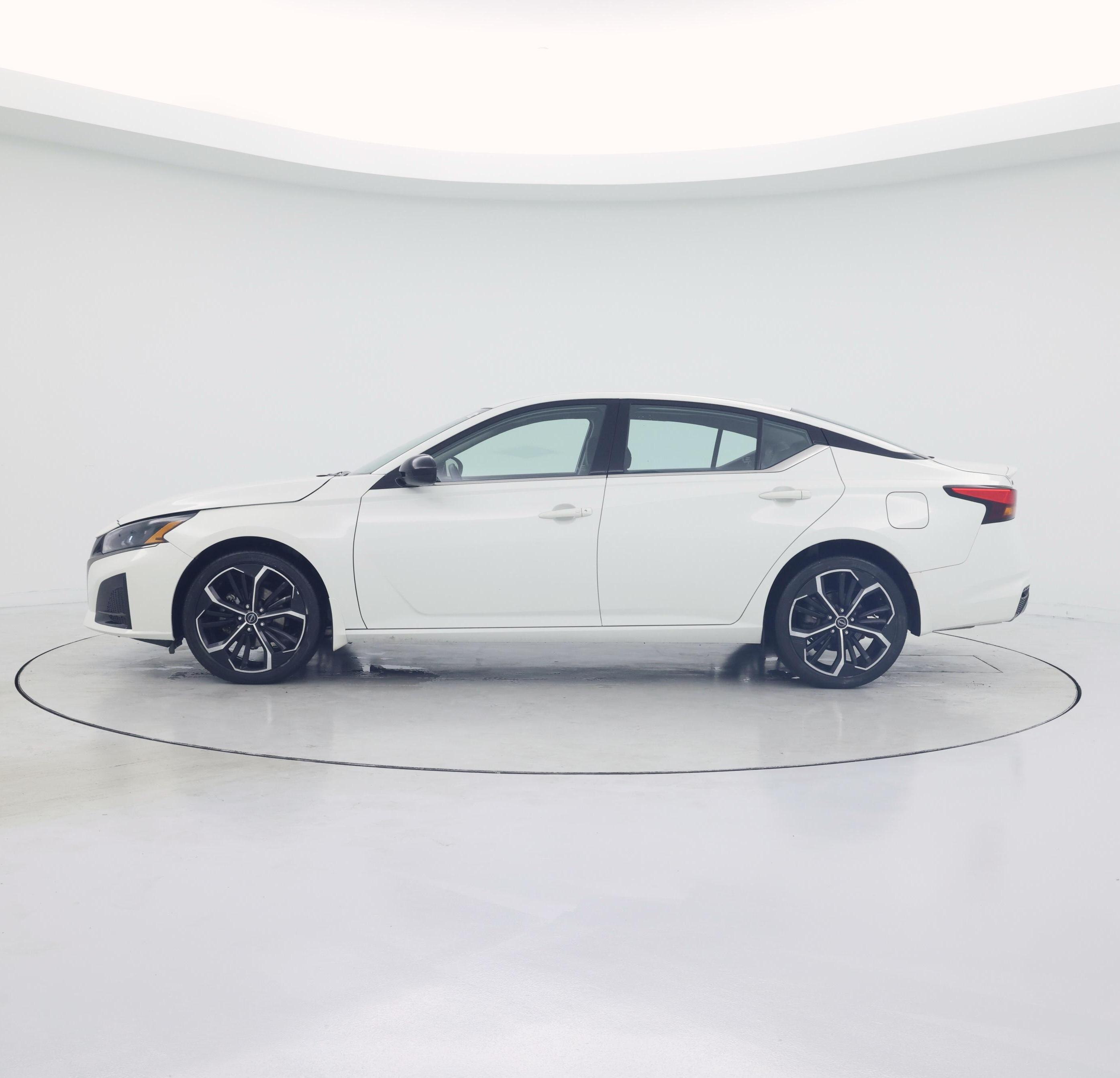 Thumbnail: 2023 Nissan Altima - 3