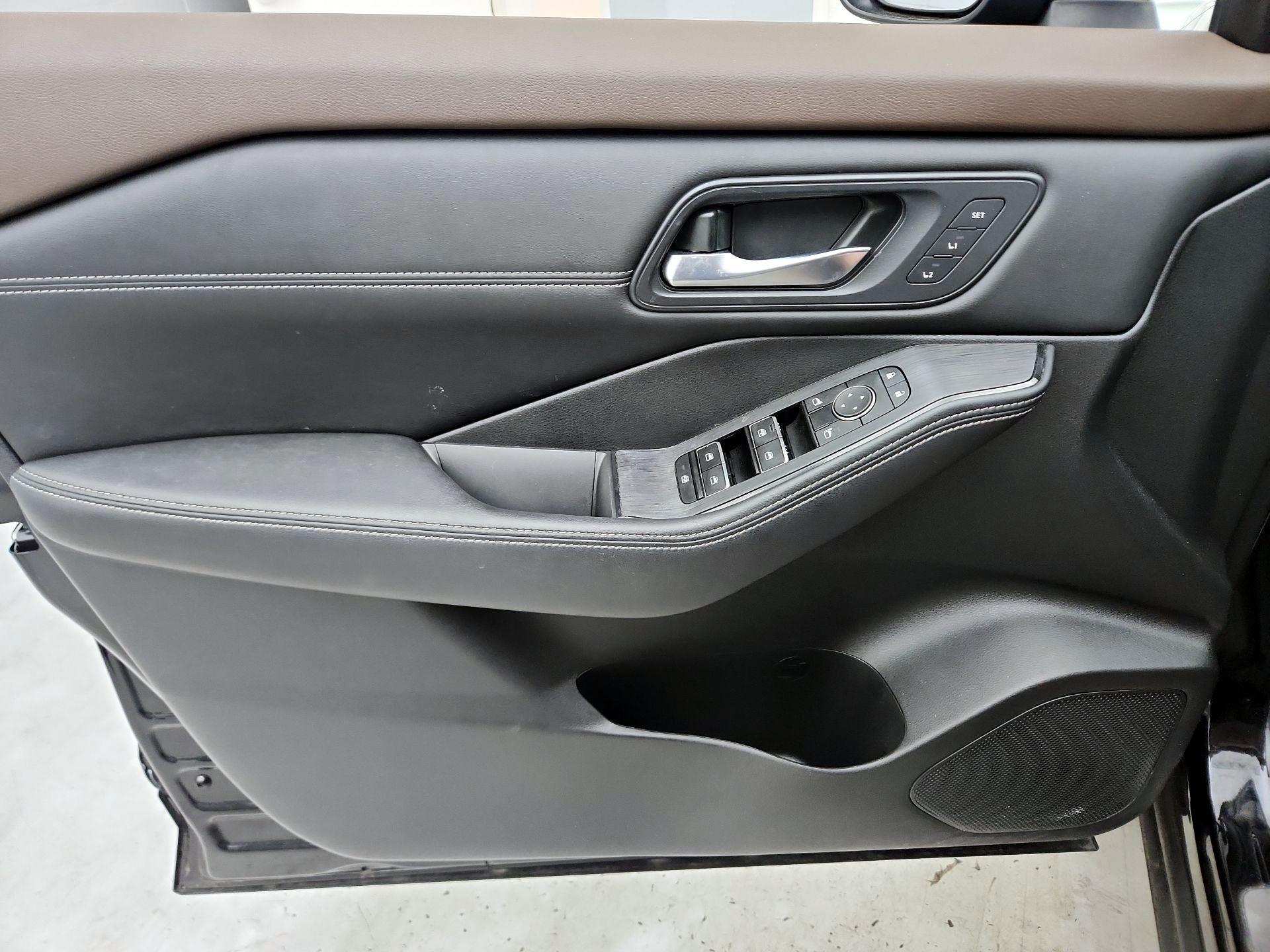 Thumbnail: 2023 Nissan Rogue - 12