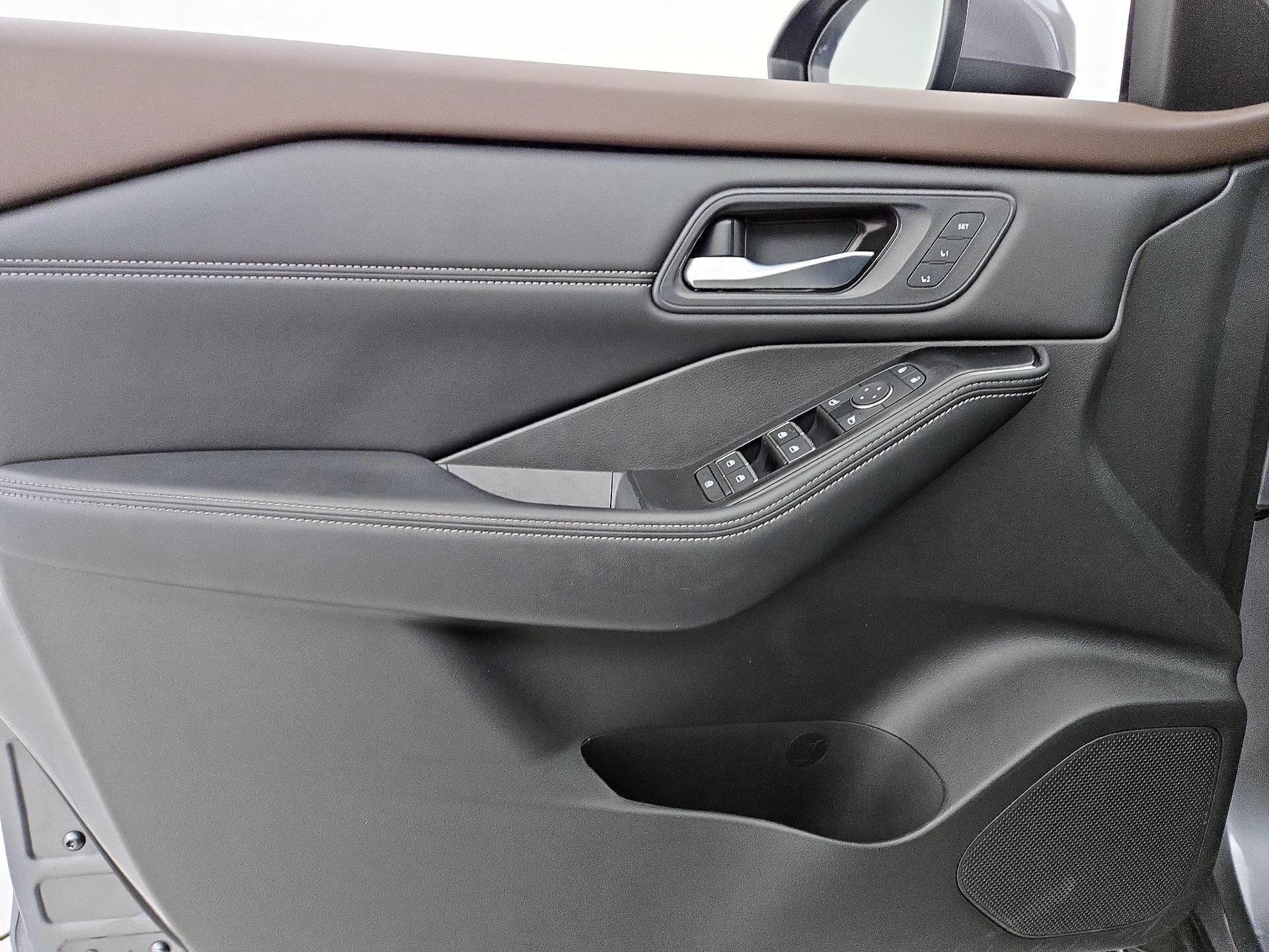 Thumbnail: 2023 Nissan Rogue - 12