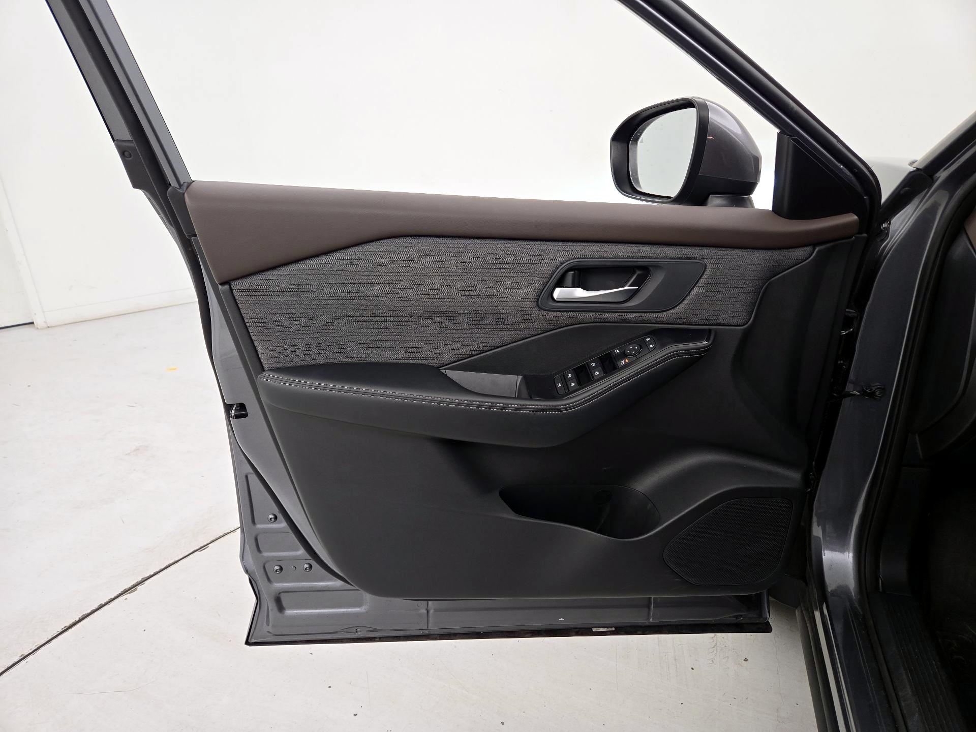 Thumbnail: 2023 Nissan Rogue - 12