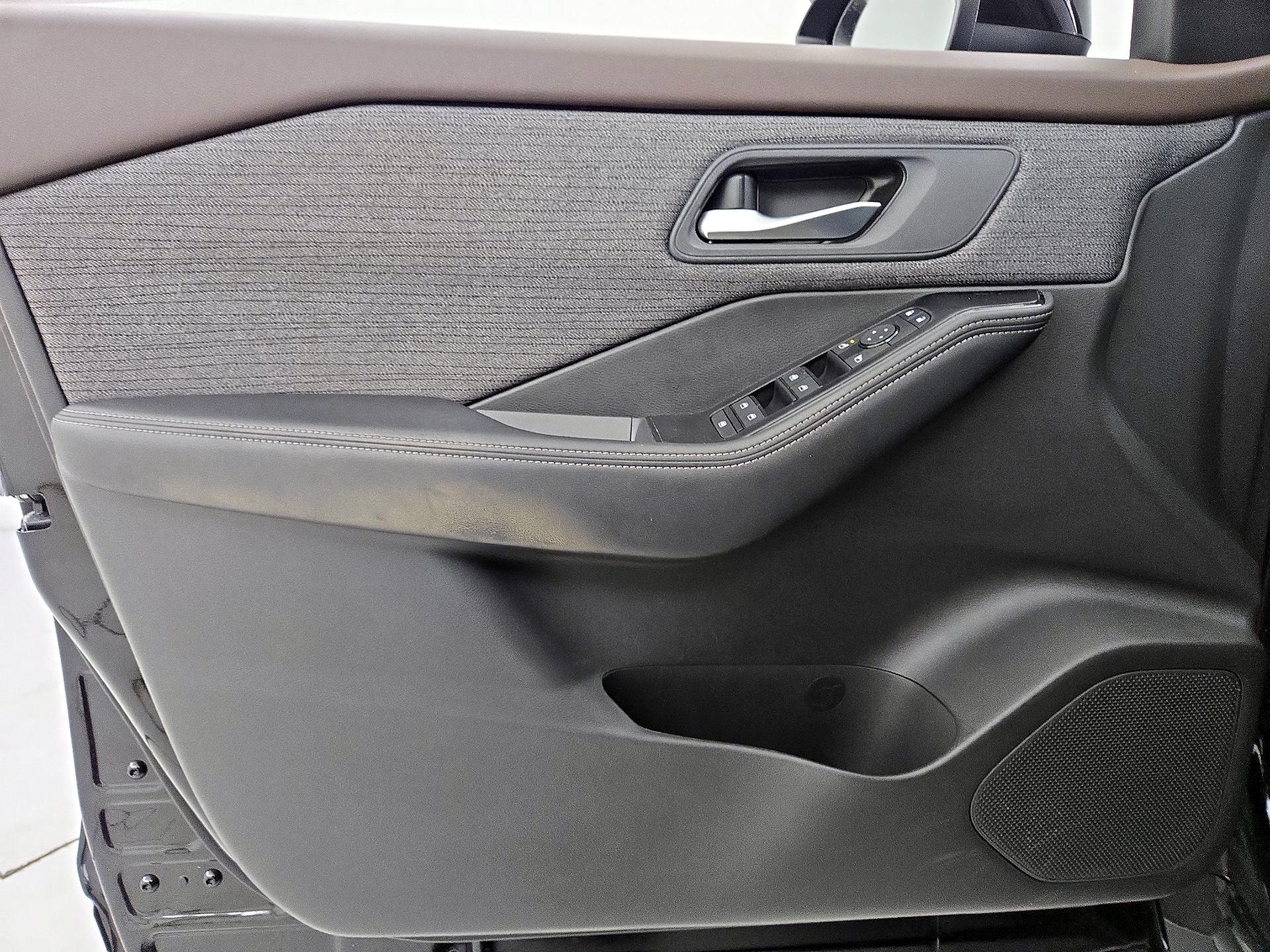 Thumbnail: 2023 Nissan Rogue - 12