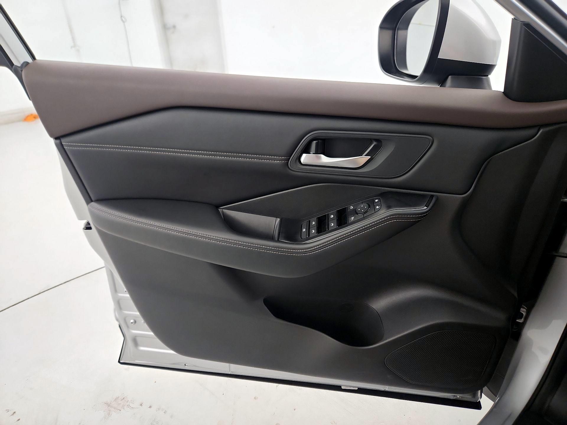 Thumbnail: 2023 Nissan Rogue - 12