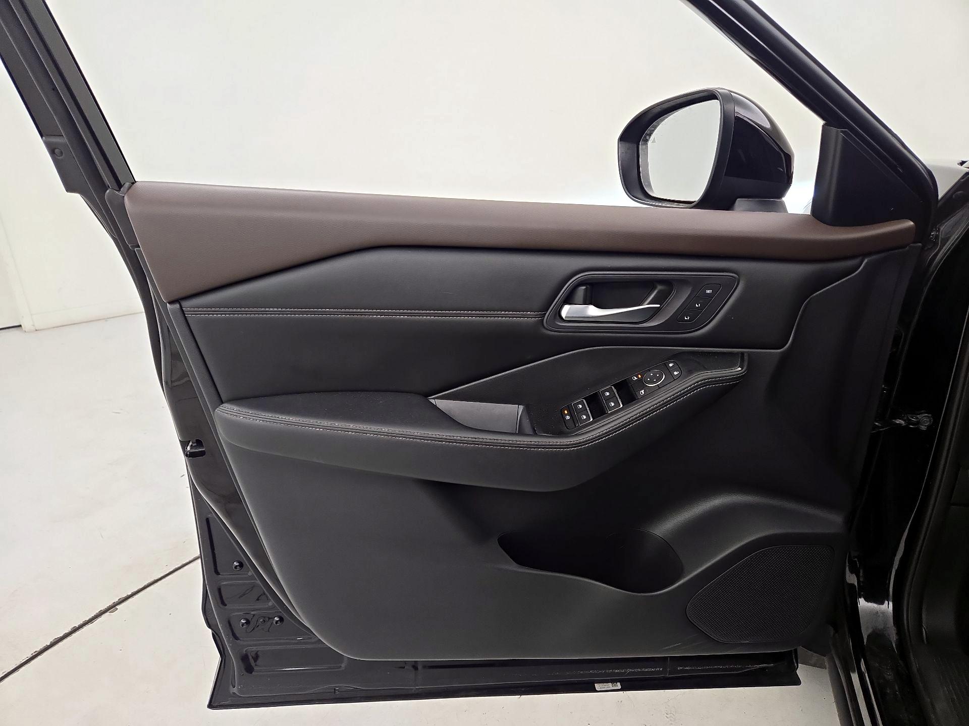 Thumbnail: 2023 Nissan Rogue - 12