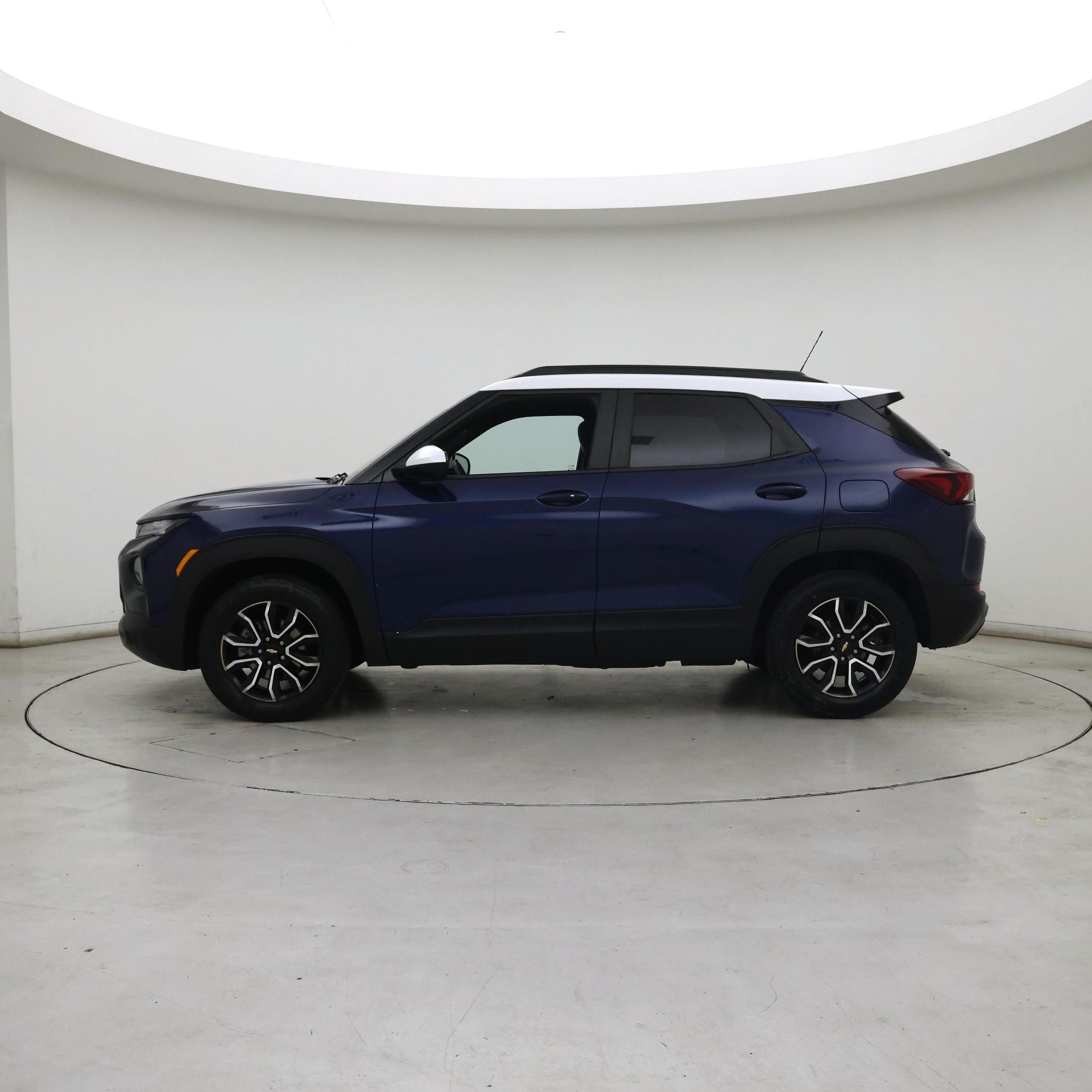 Thumbnail: 2023 Chevrolet TrailBlazer - 3