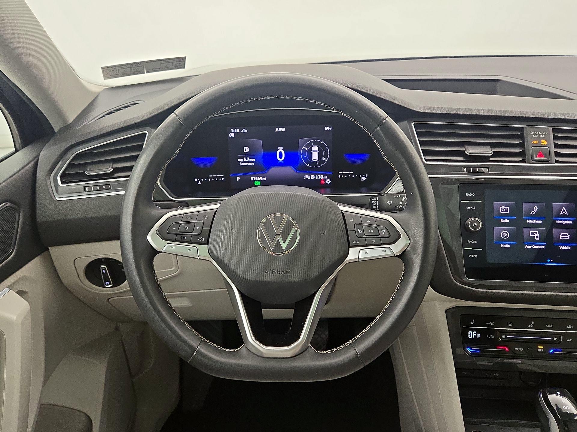 Thumbnail: 2022 Volkswagen Tiguan - 10