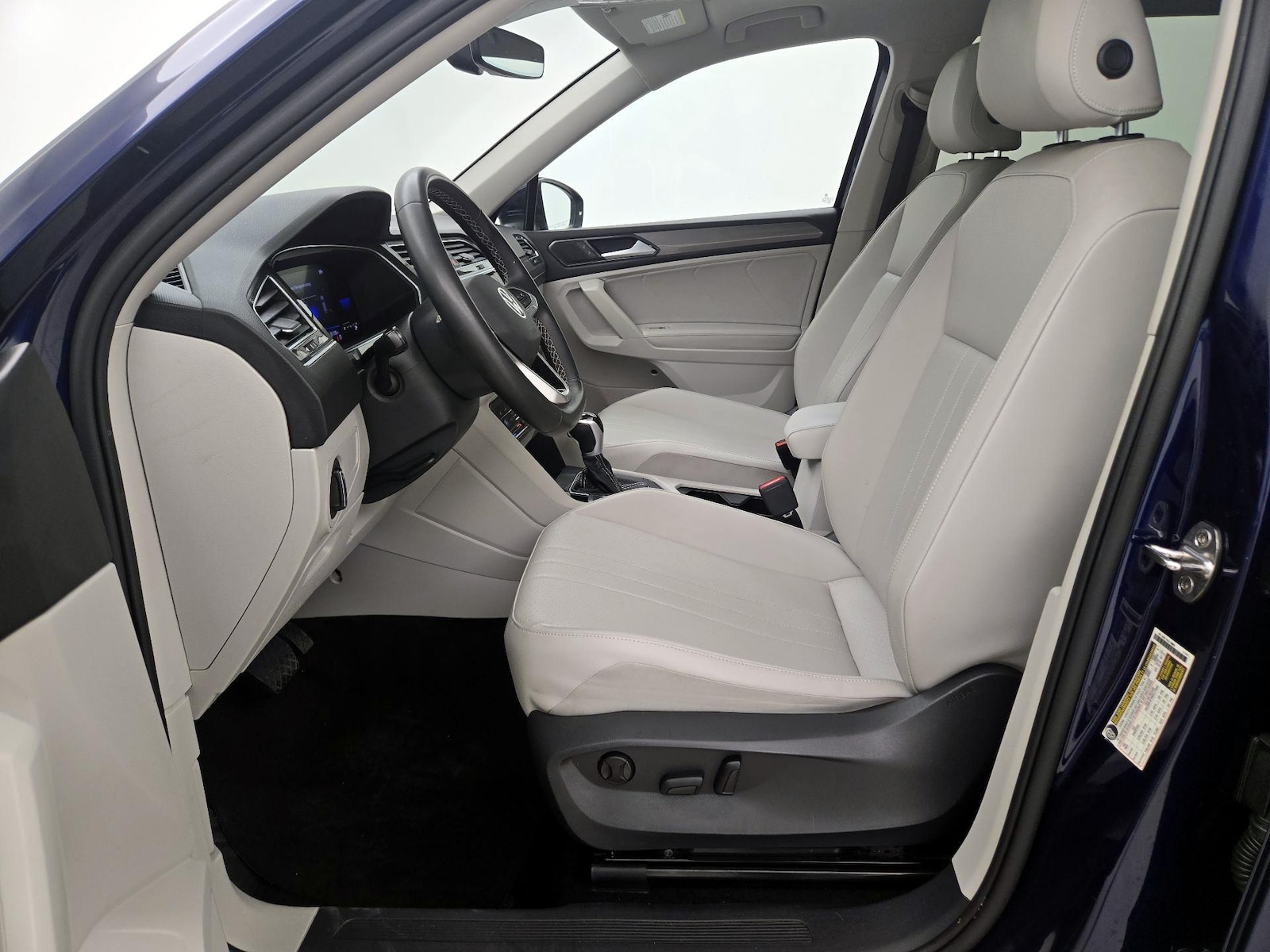2022 Volkswagen Tiguan SE - Photo 12