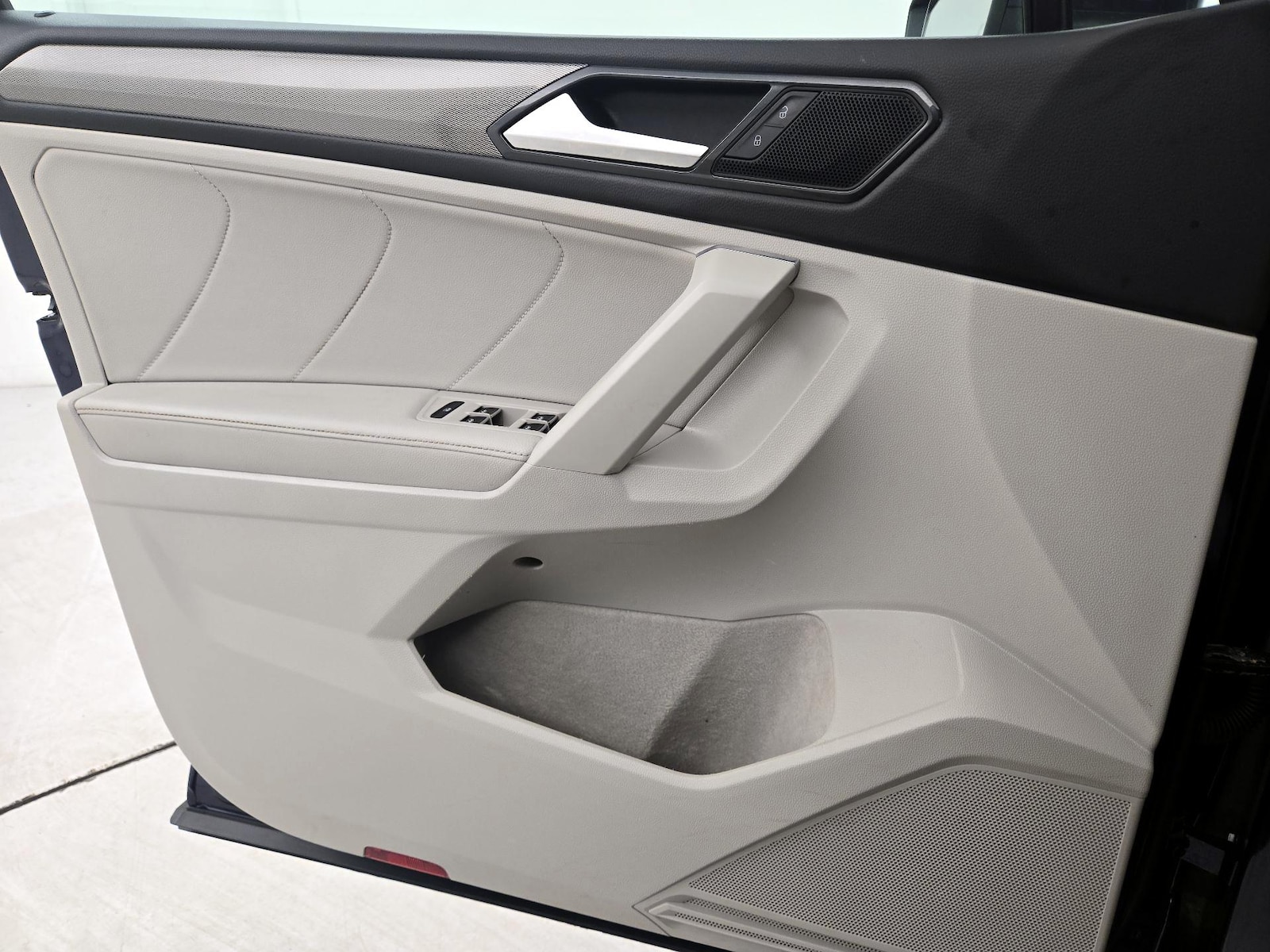 2022 Volkswagen Tiguan SE - Photo 13