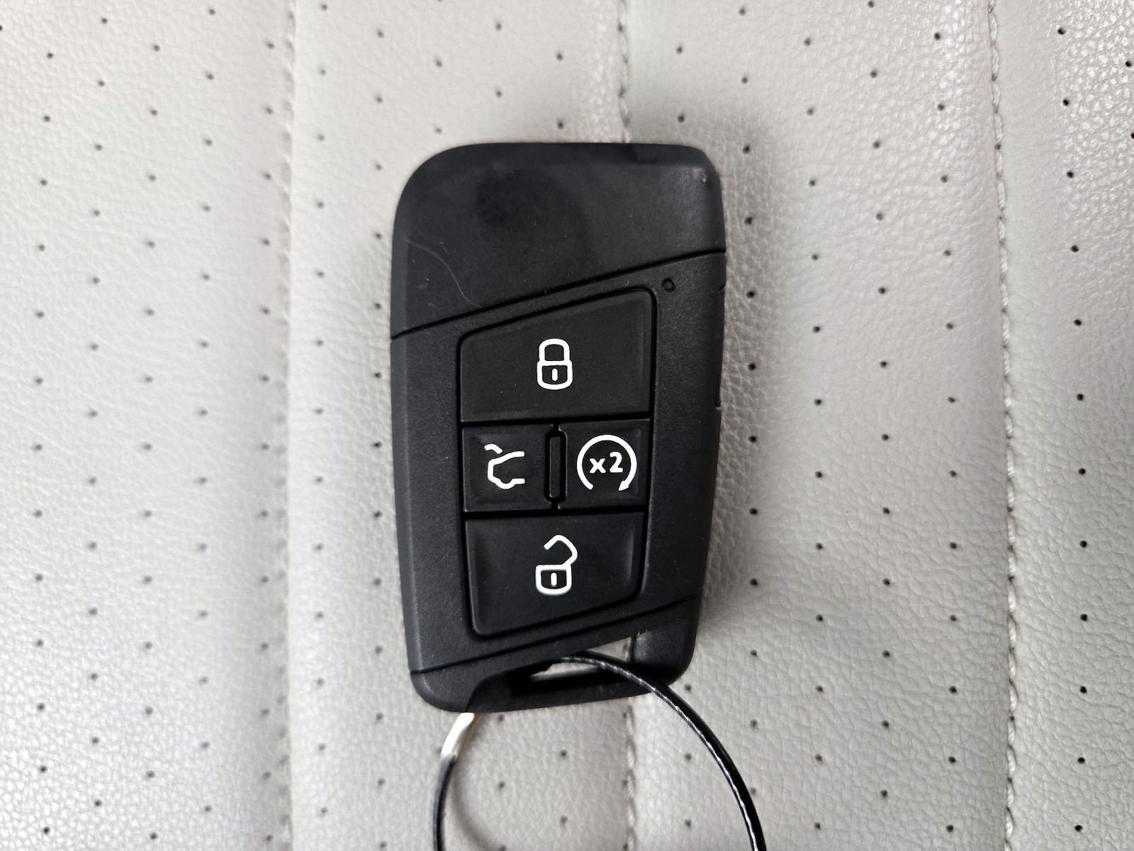 2022 Volkswagen Tiguan SE - Photo 24