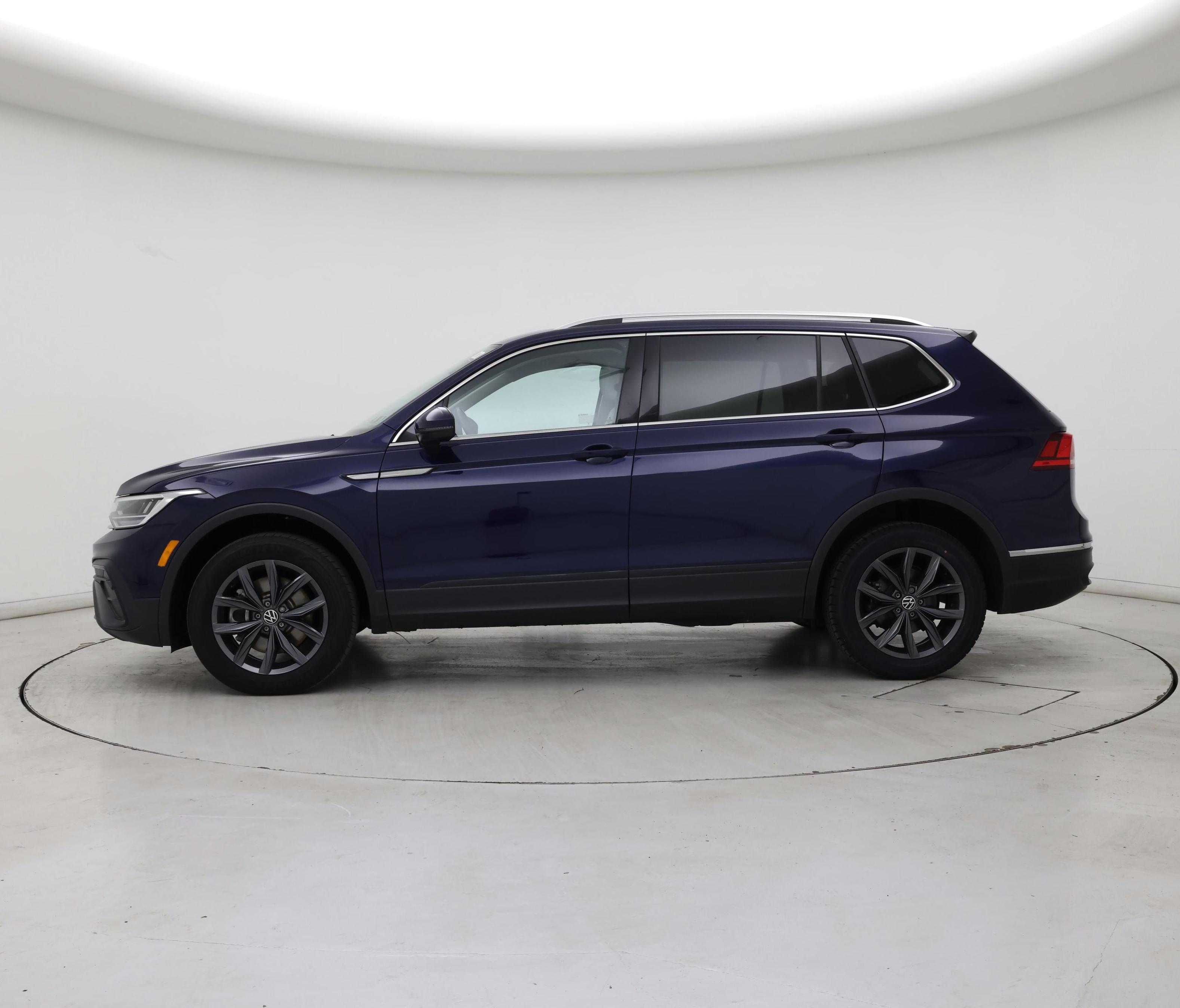 Thumbnail: 2022 Volkswagen Tiguan - 3