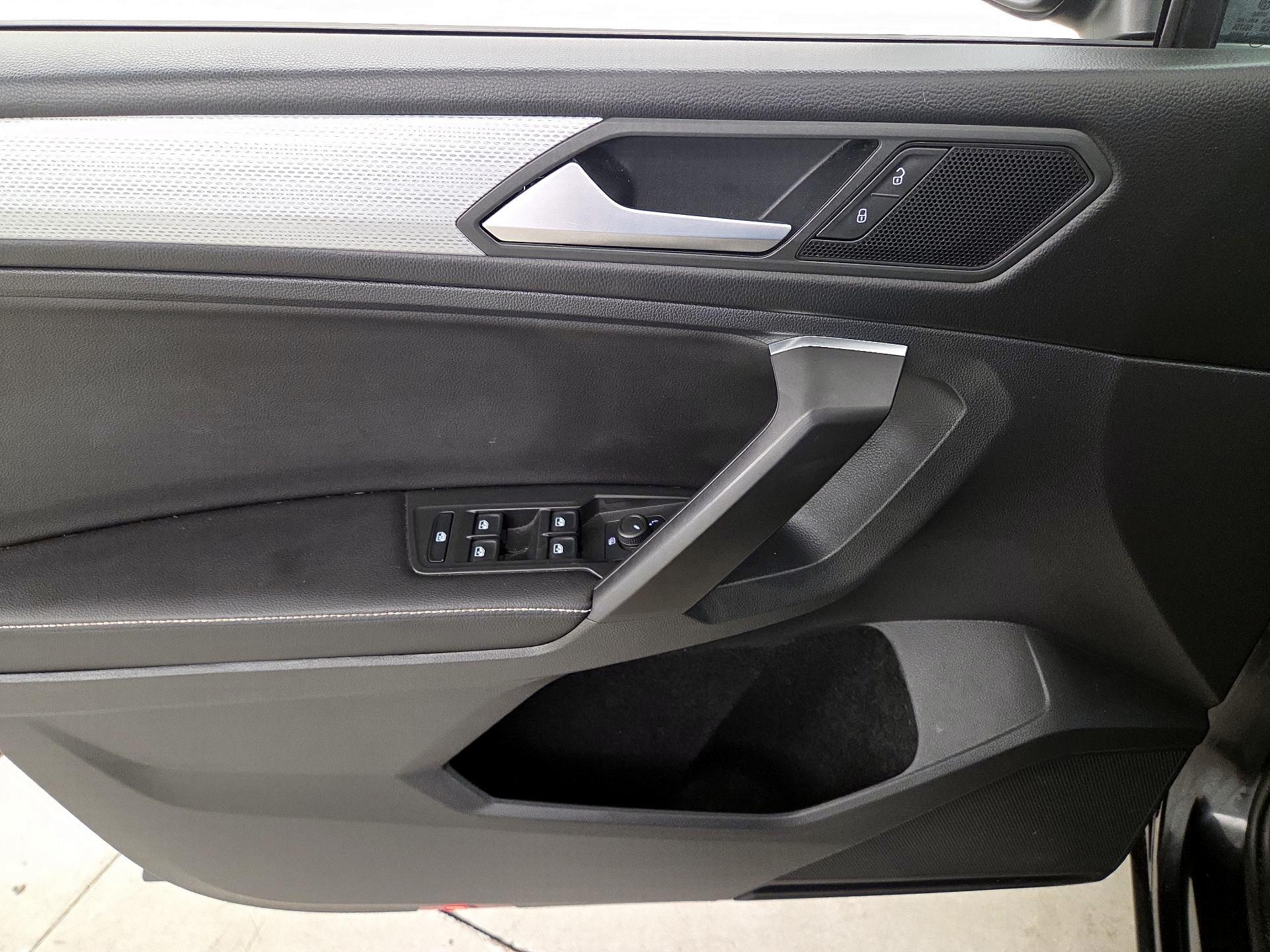 Thumbnail: 2022 Volkswagen Tiguan - 12