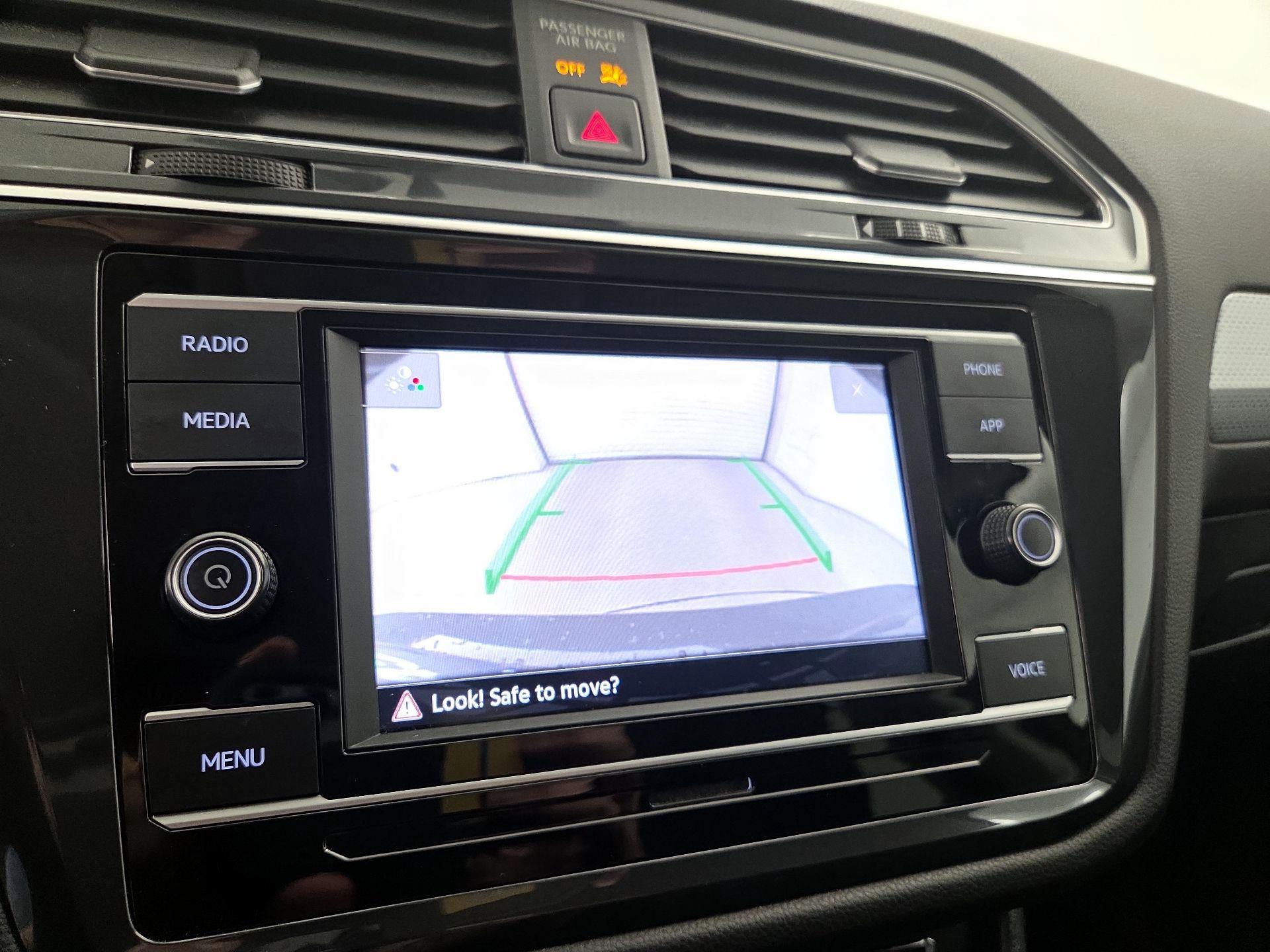 Thumbnail: 2022 Volkswagen Tiguan - 14