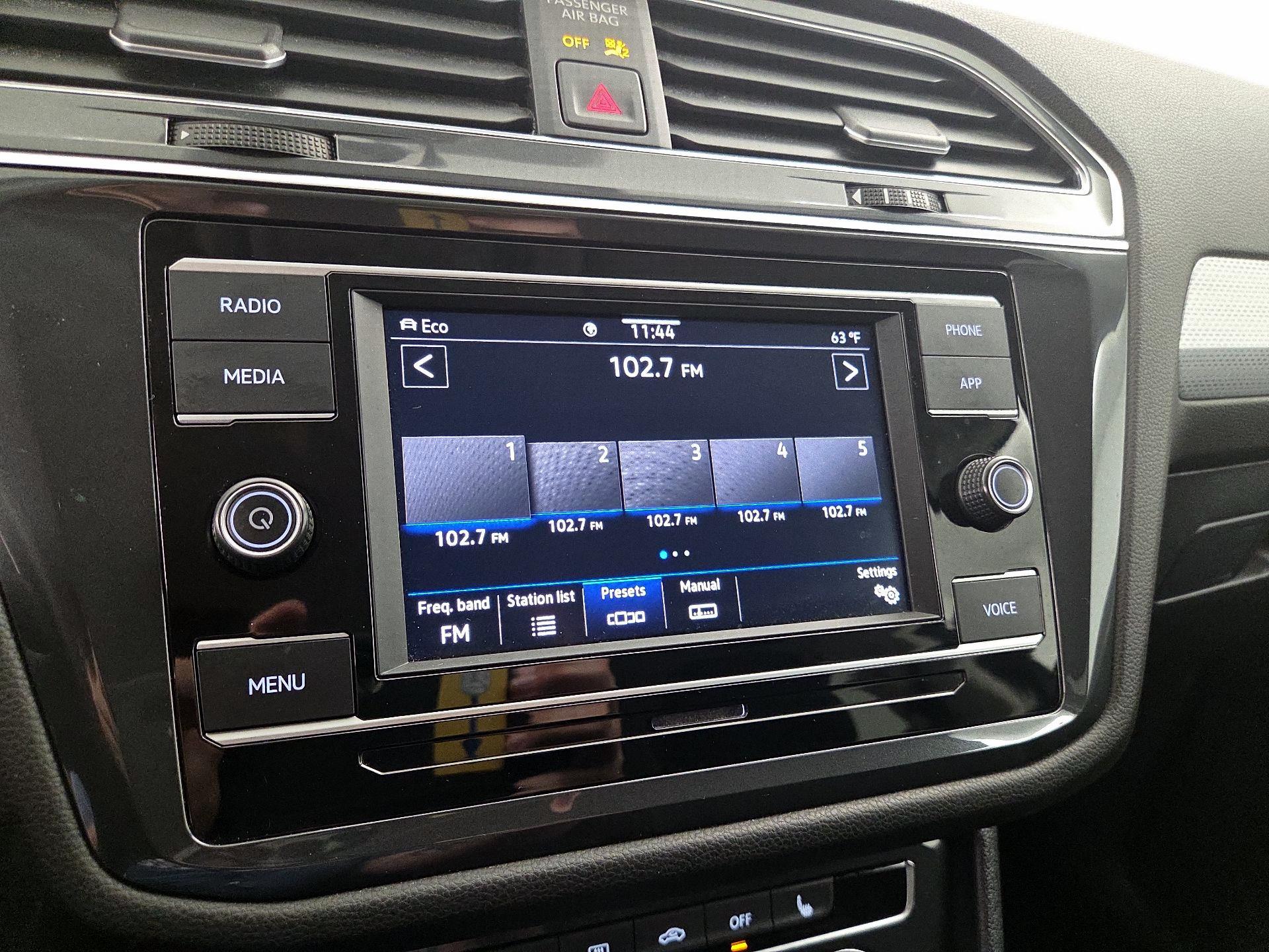 Thumbnail: 2022 Volkswagen Tiguan - 15