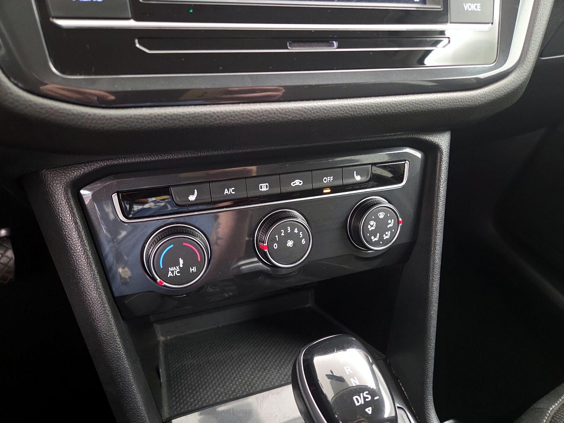 Thumbnail: 2022 Volkswagen Tiguan - 16