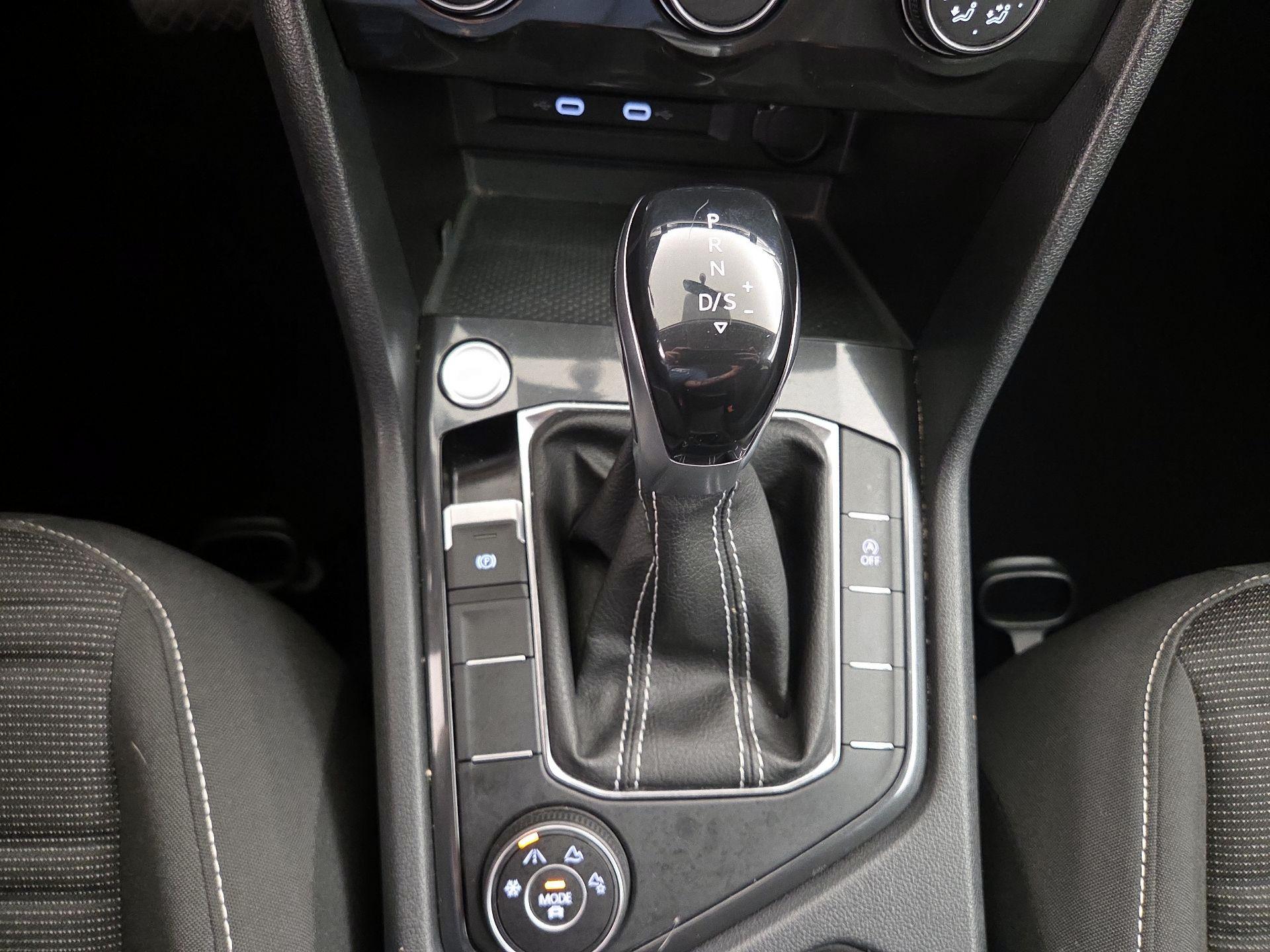 Thumbnail: 2022 Volkswagen Tiguan - 17