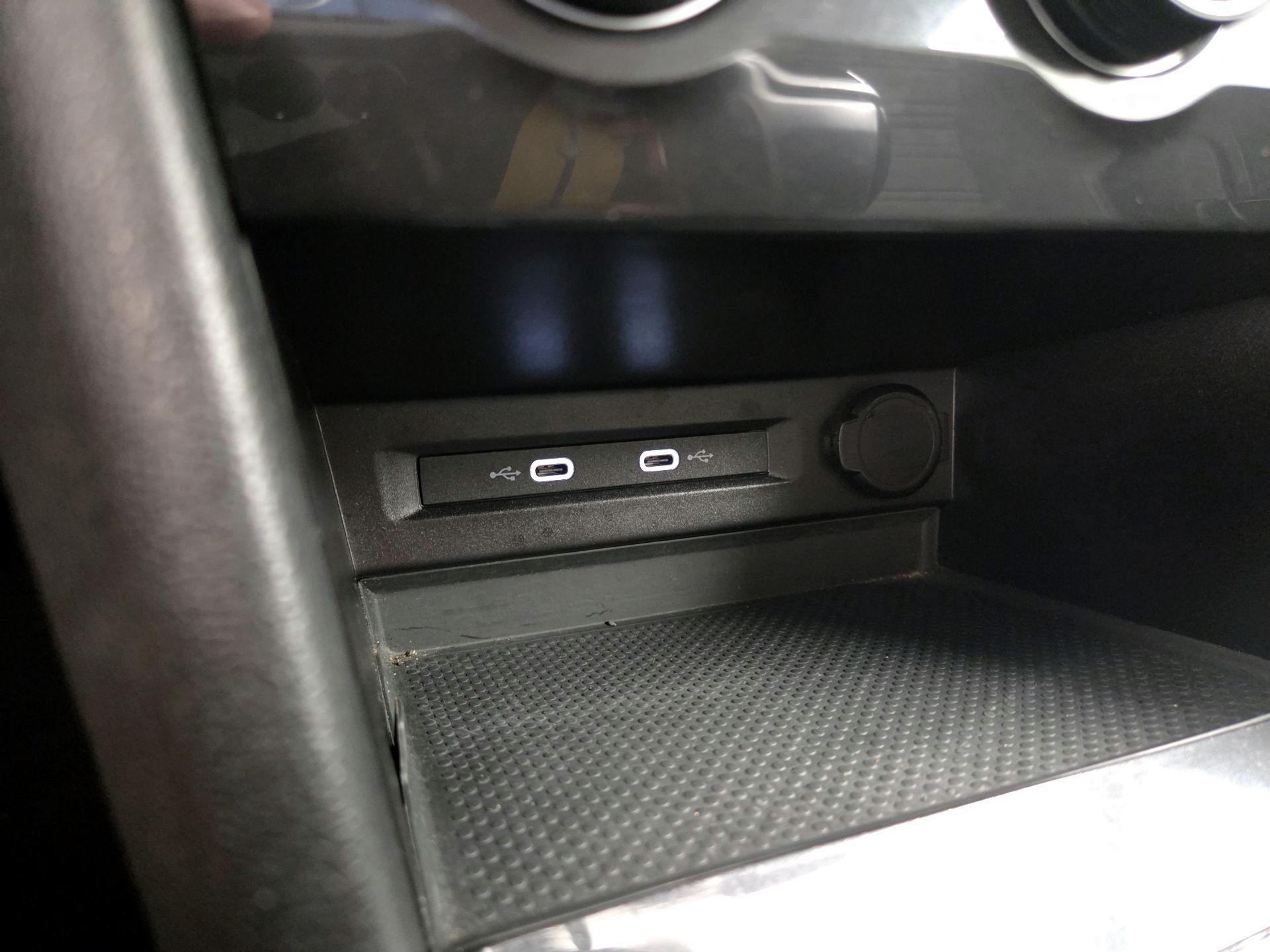 Thumbnail: 2022 Volkswagen Tiguan - 18