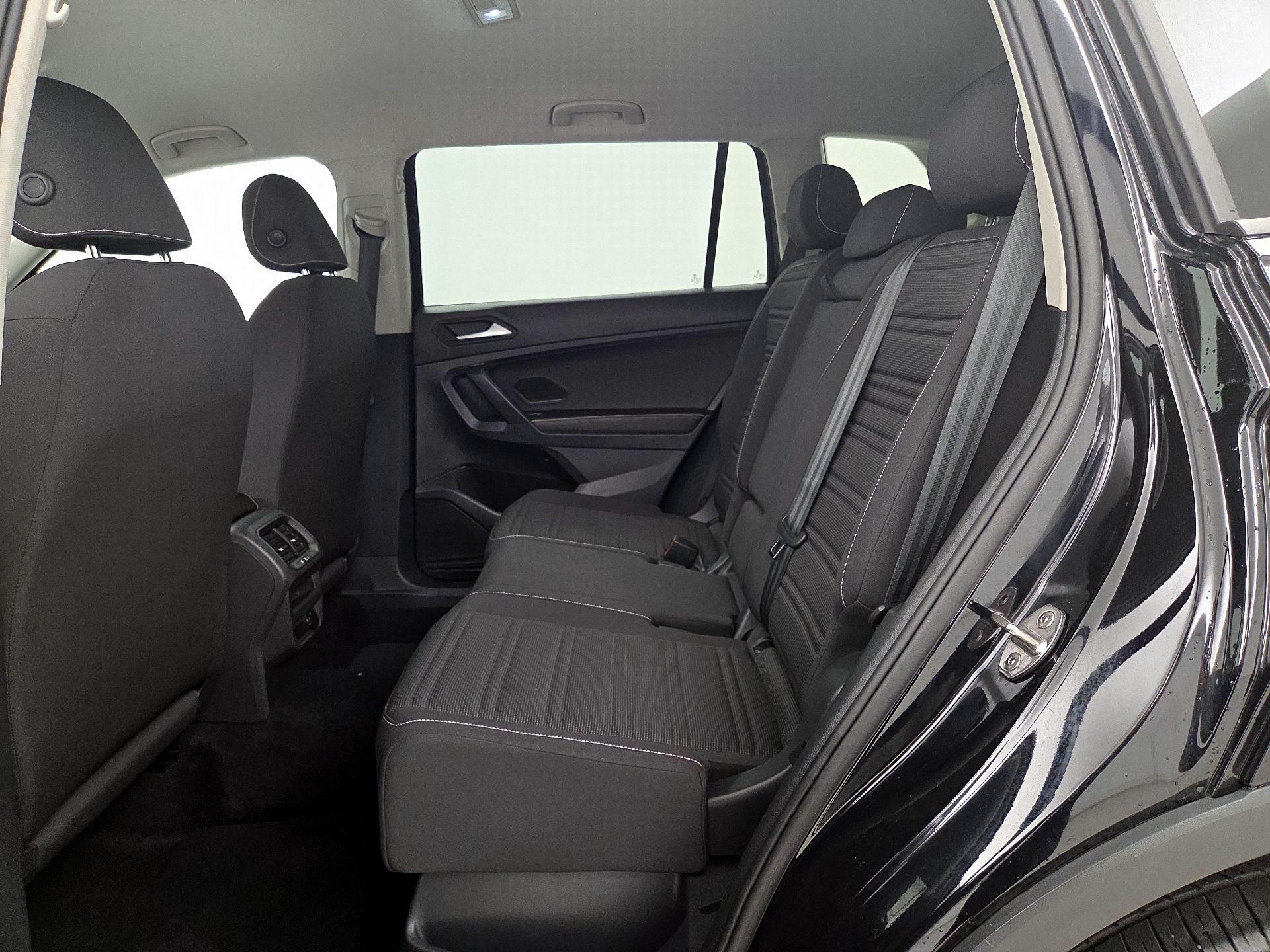 Thumbnail: 2022 Volkswagen Tiguan - 19