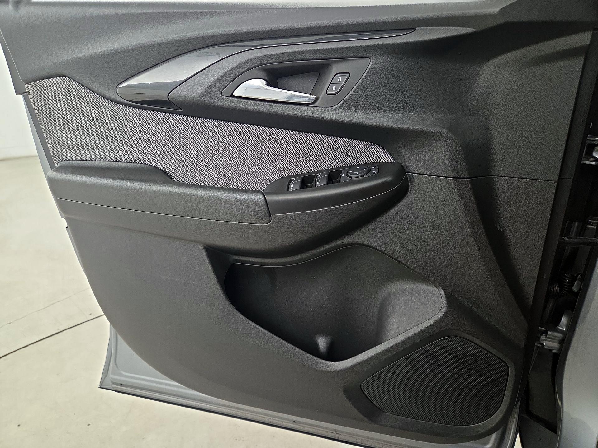 Thumbnail: 2023 Chevrolet TrailBlazer - 12