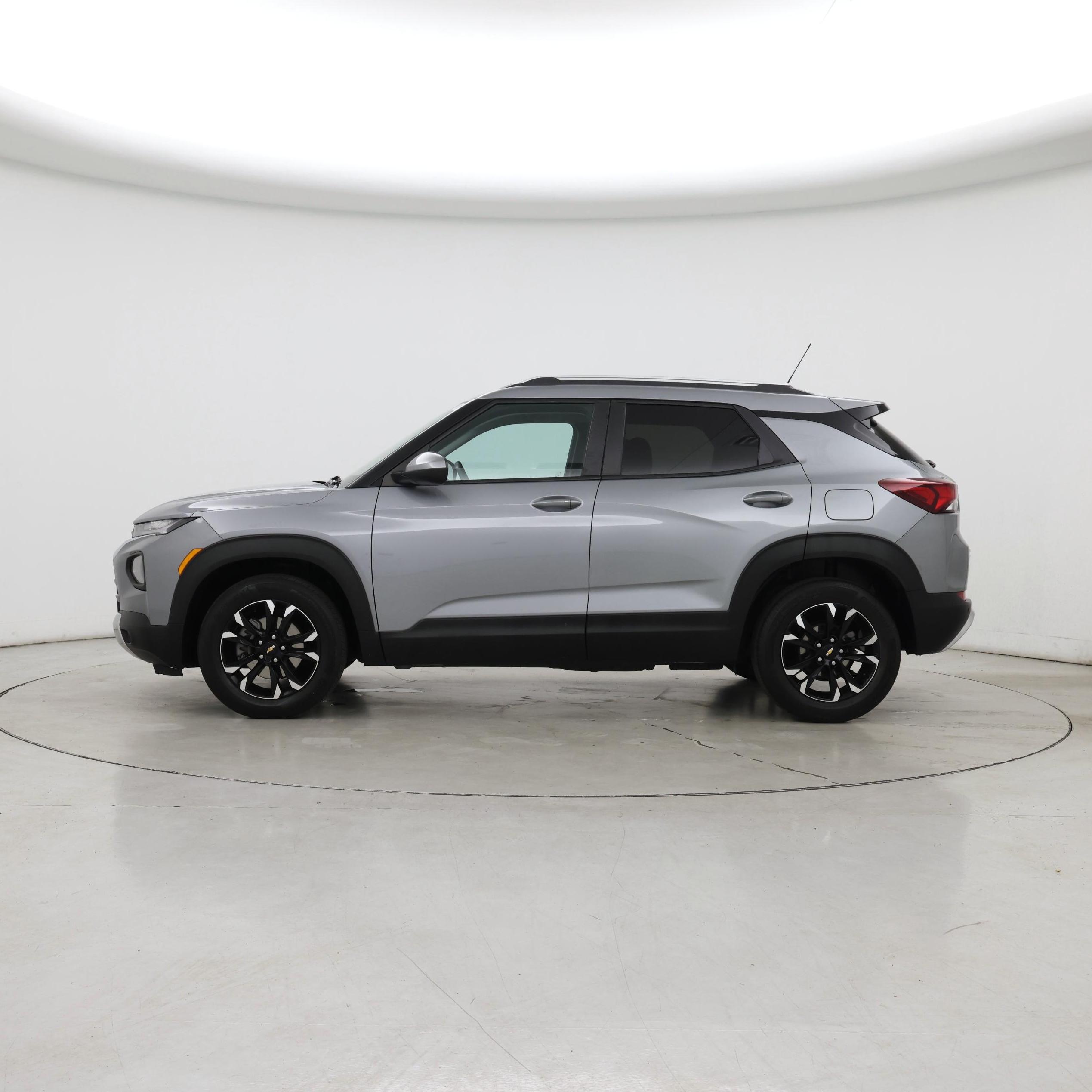 Thumbnail: 2023 Chevrolet TrailBlazer - 3