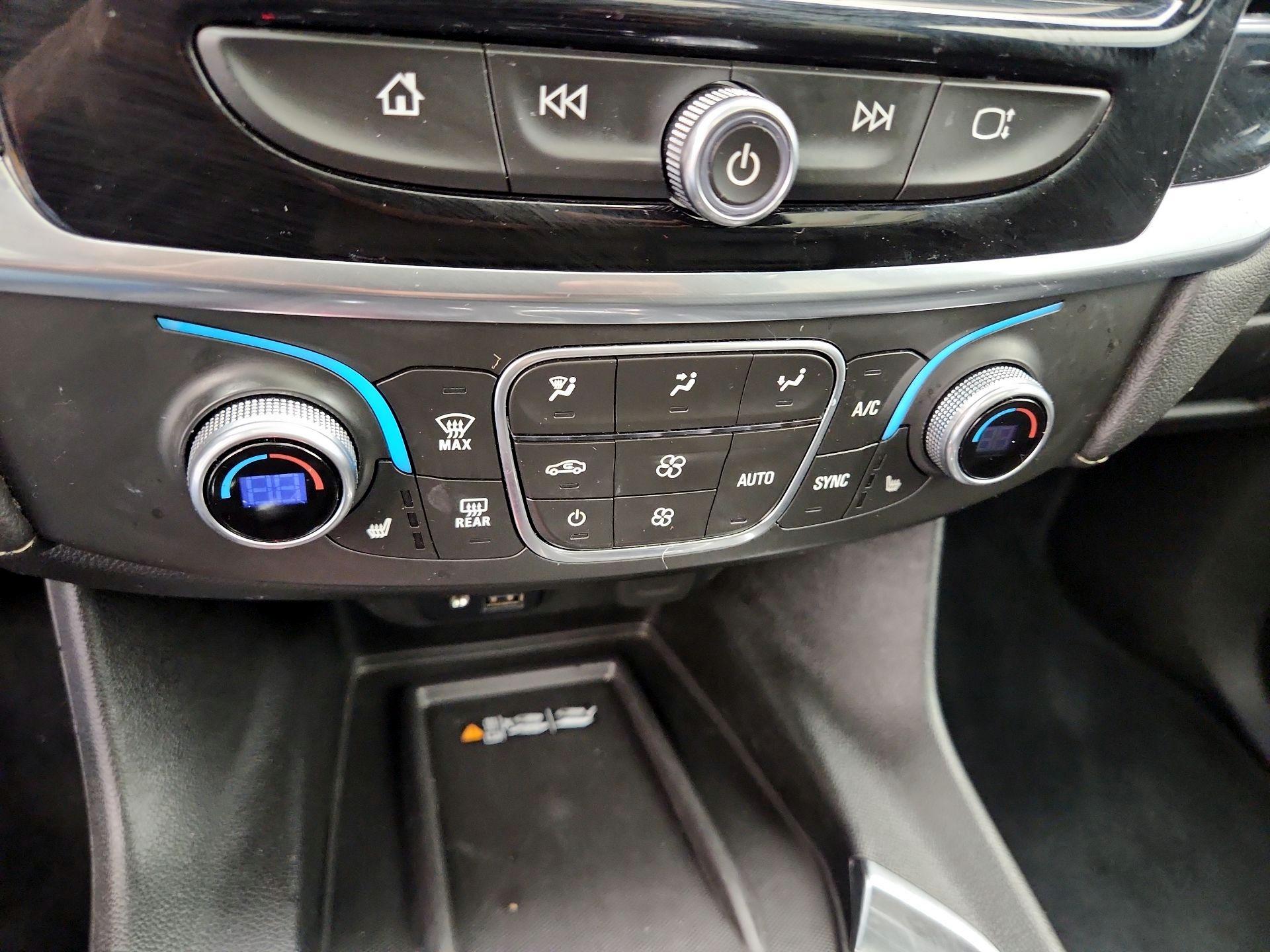 Thumbnail: 2023 Chevrolet Traverse - 17