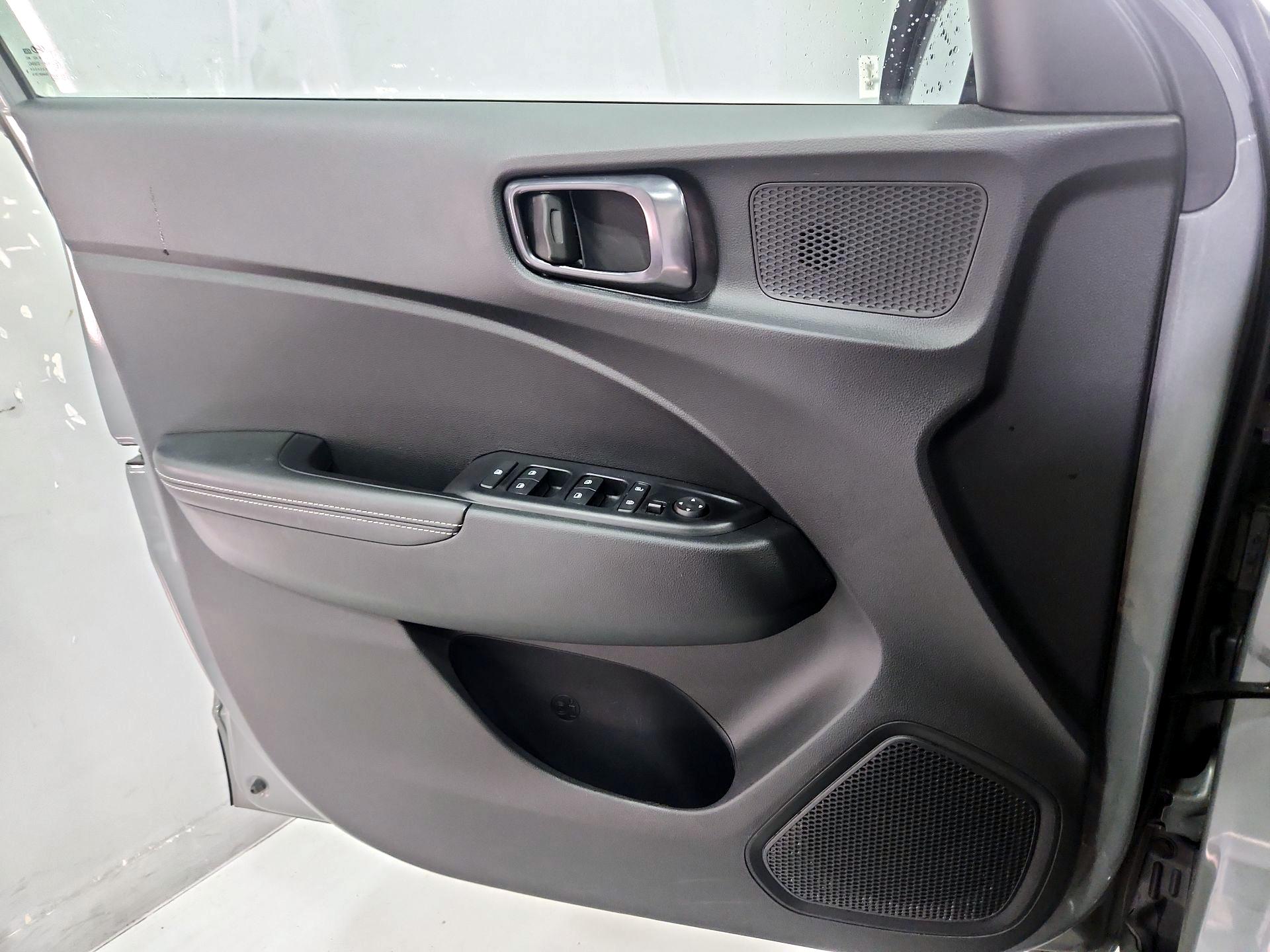 Thumbnail: 2023 Hyundai Venue - 12