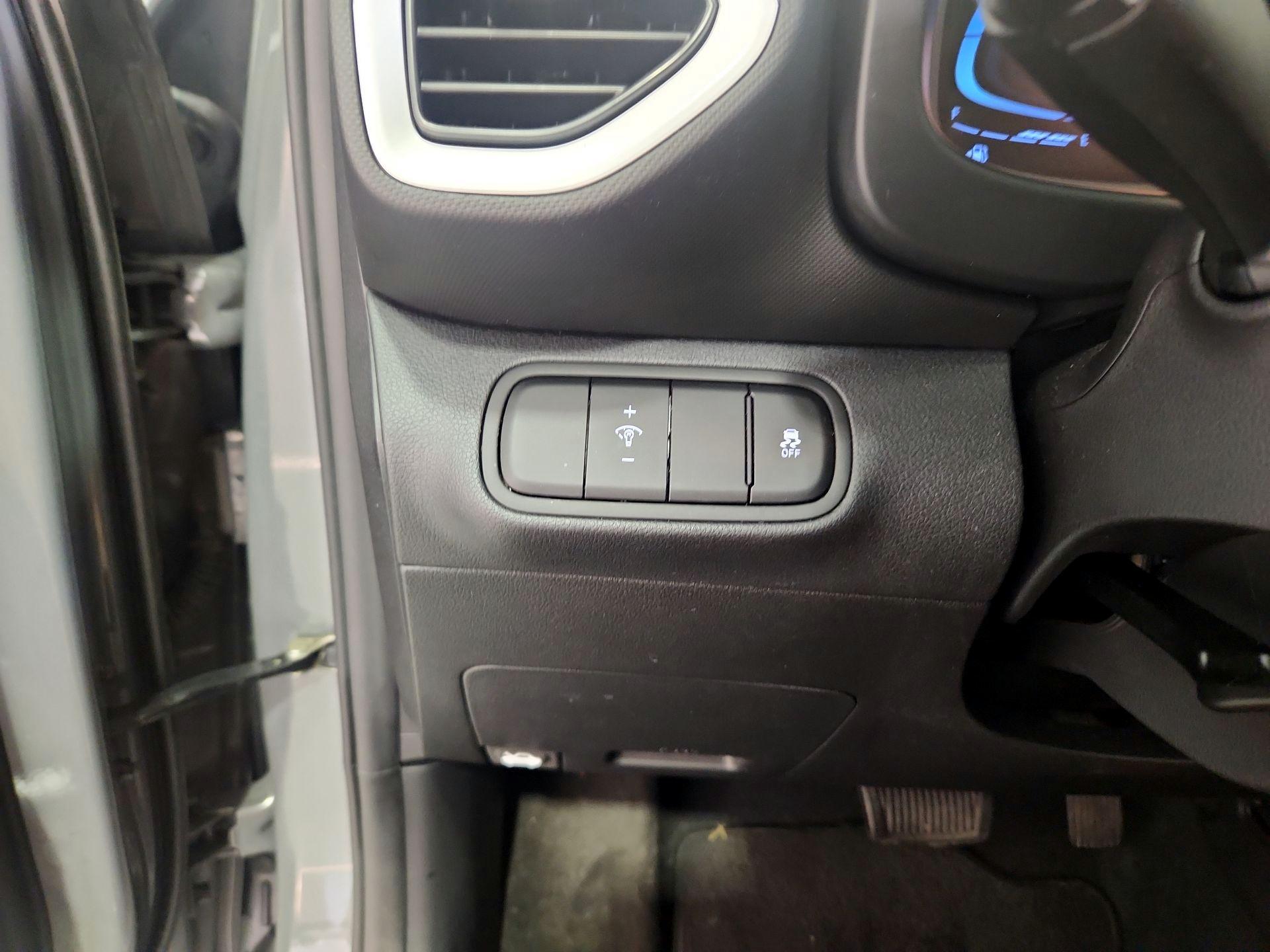 Thumbnail: 2023 Hyundai Venue - 13