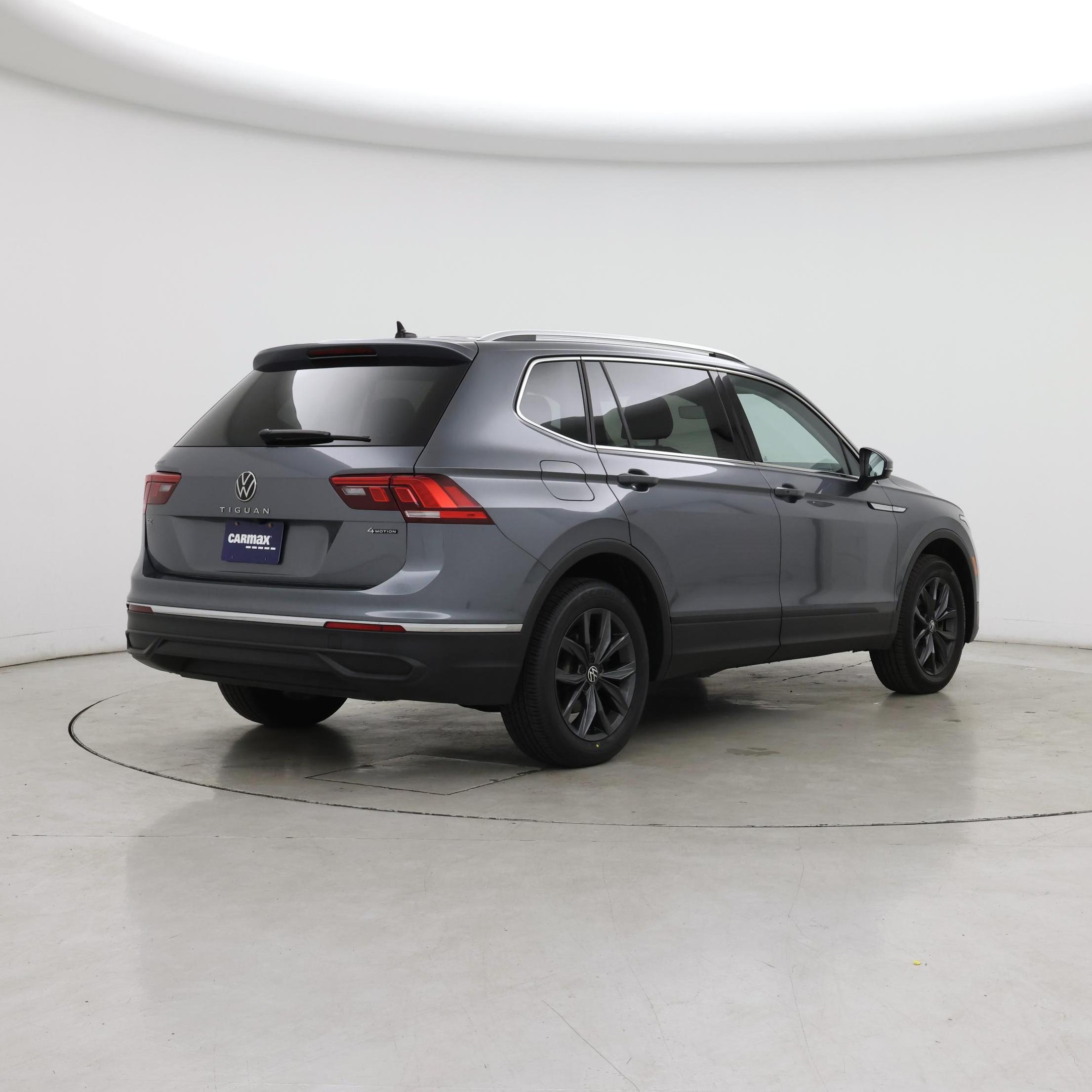 Thumbnail: 2022 Volkswagen Tiguan - 8