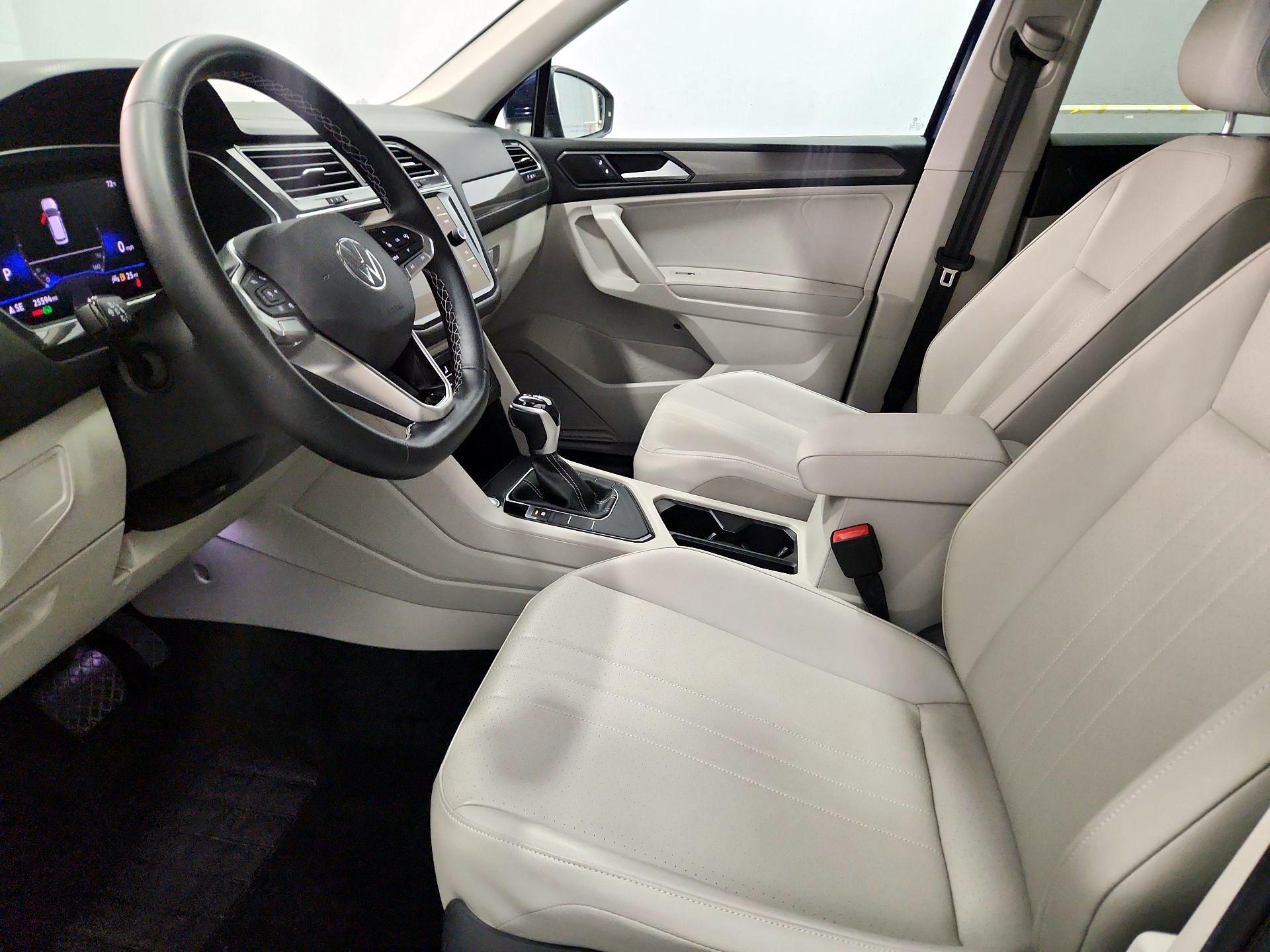 Thumbnail: 2022 Volkswagen Tiguan - 11