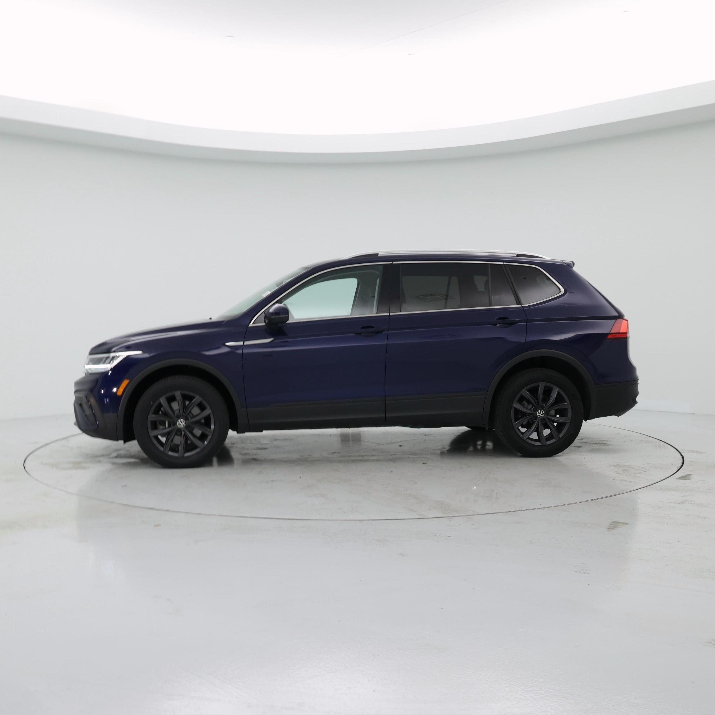 Thumbnail: 2022 Volkswagen Tiguan - 3