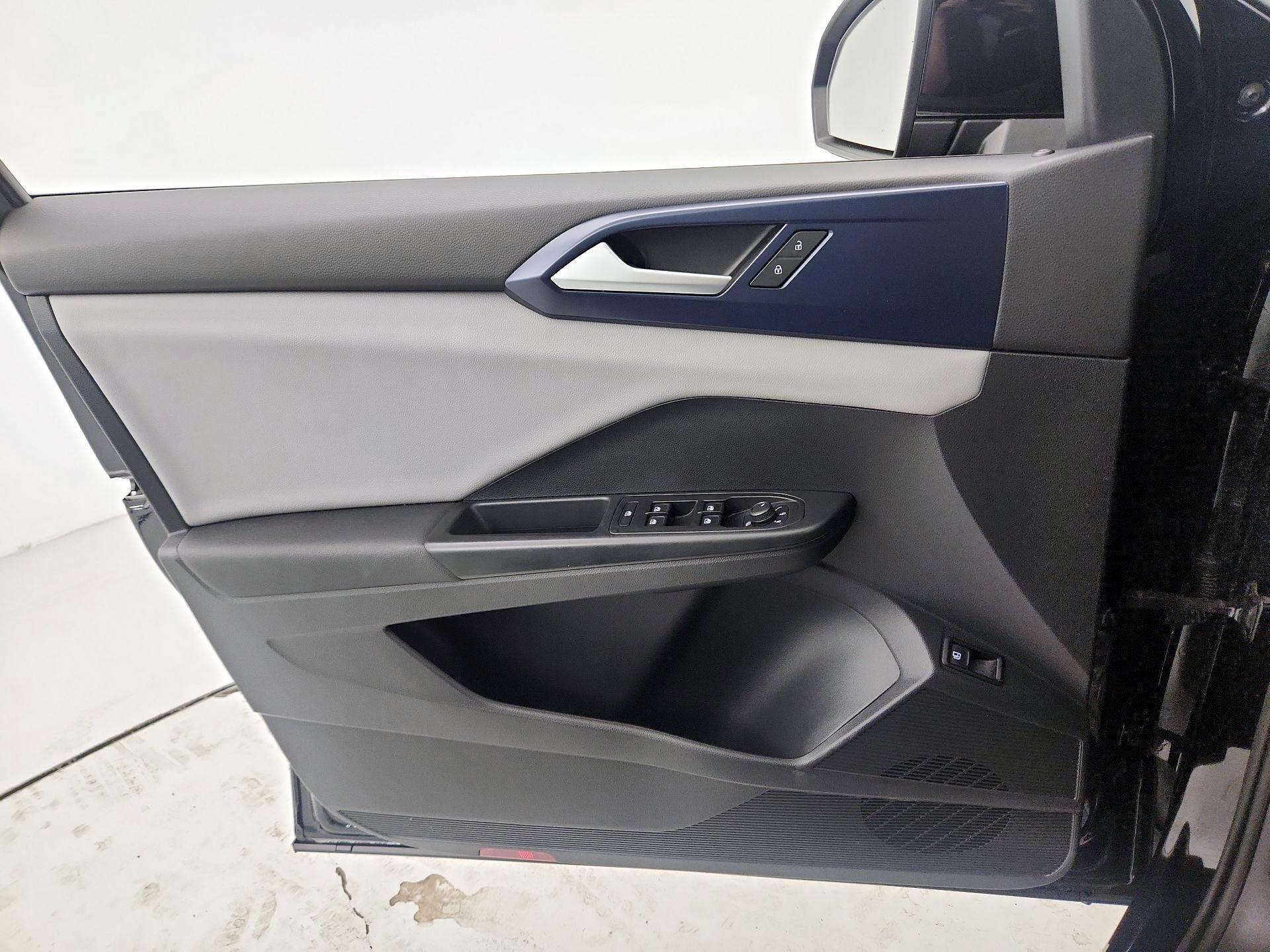 Thumbnail: 2022 Volkswagen Taos - 12