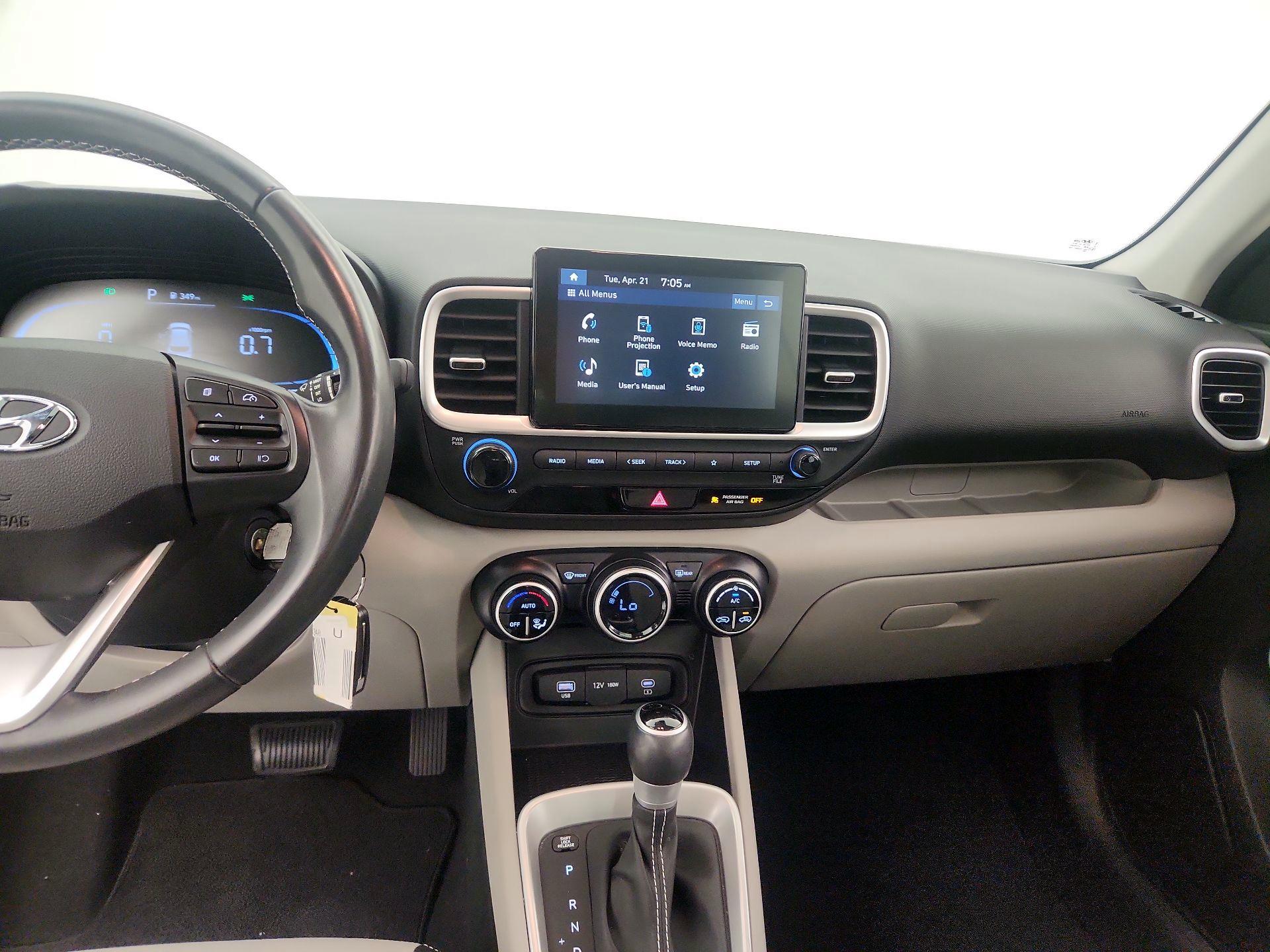 Thumbnail: 2023 Hyundai Venue - 9