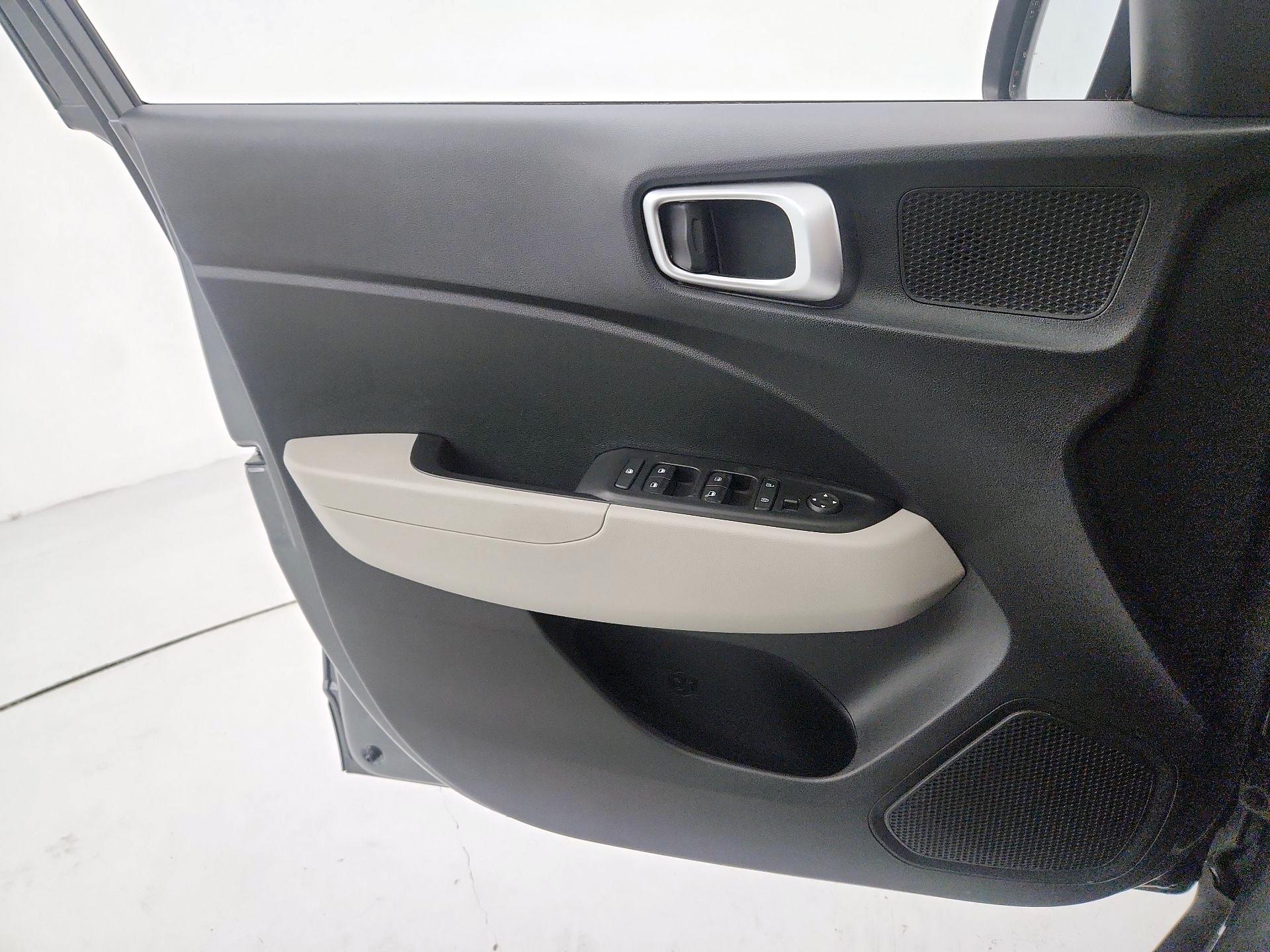 Thumbnail: 2023 Hyundai Venue - 12