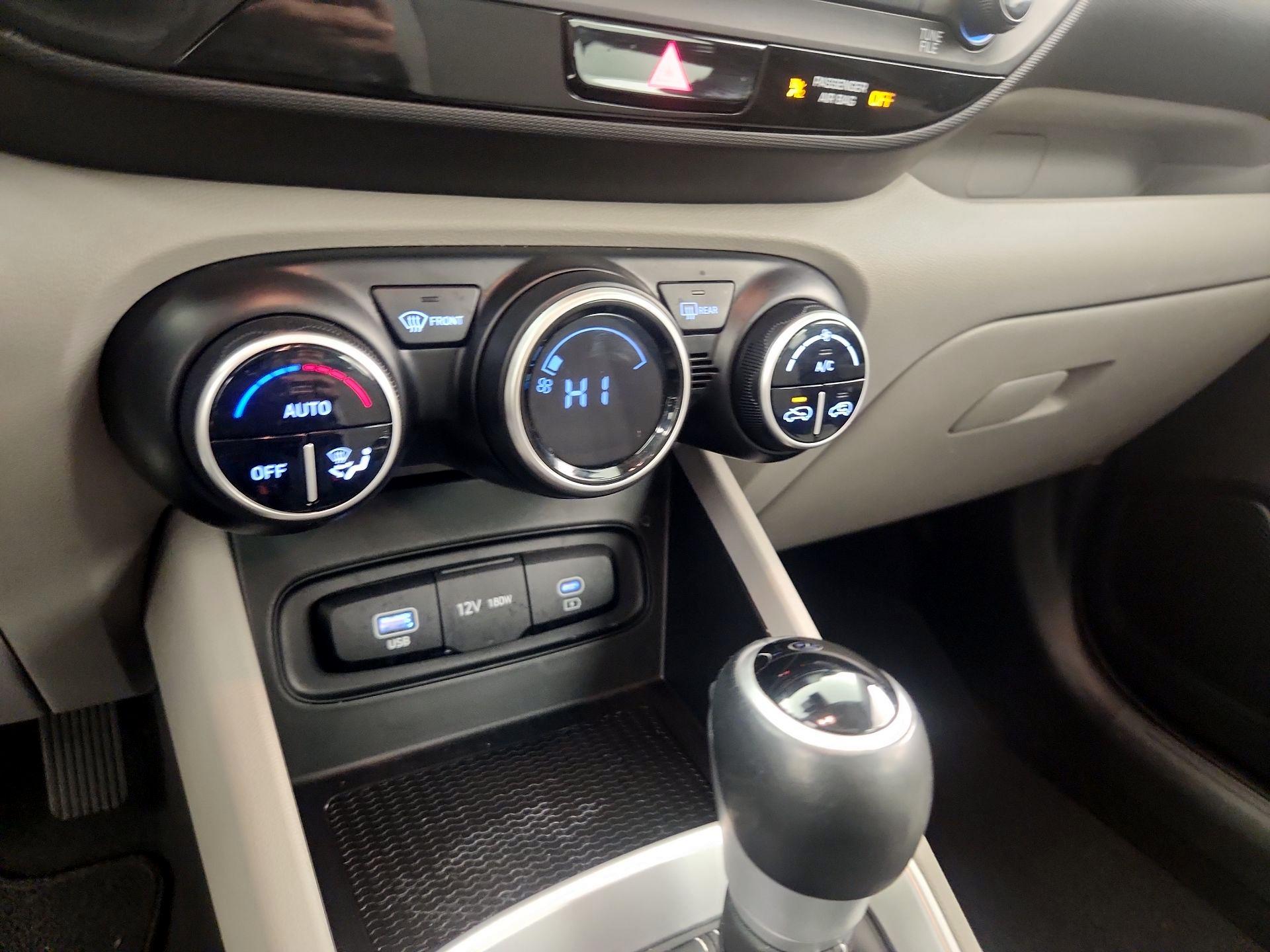 Thumbnail: 2023 Hyundai Venue - 16