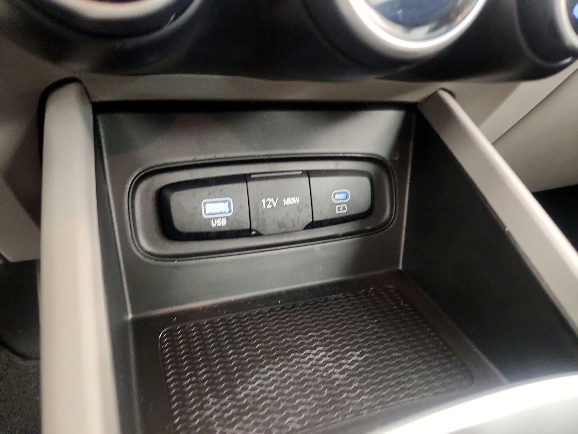 Thumbnail: 2023 Hyundai Venue - 18