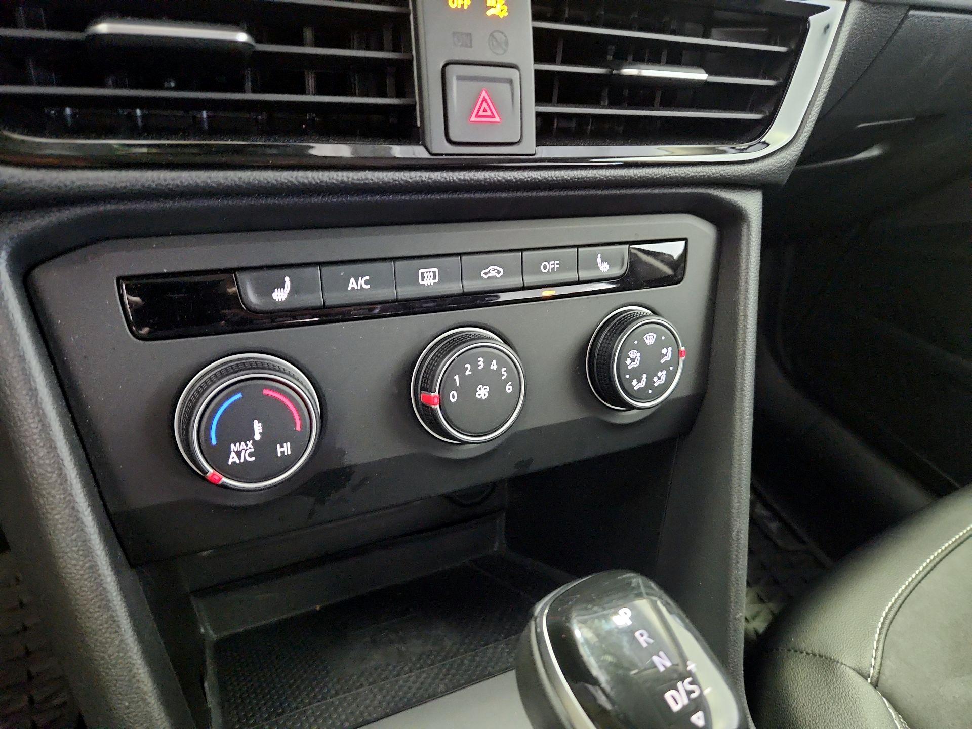 Thumbnail: 2022 Volkswagen Taos - 16